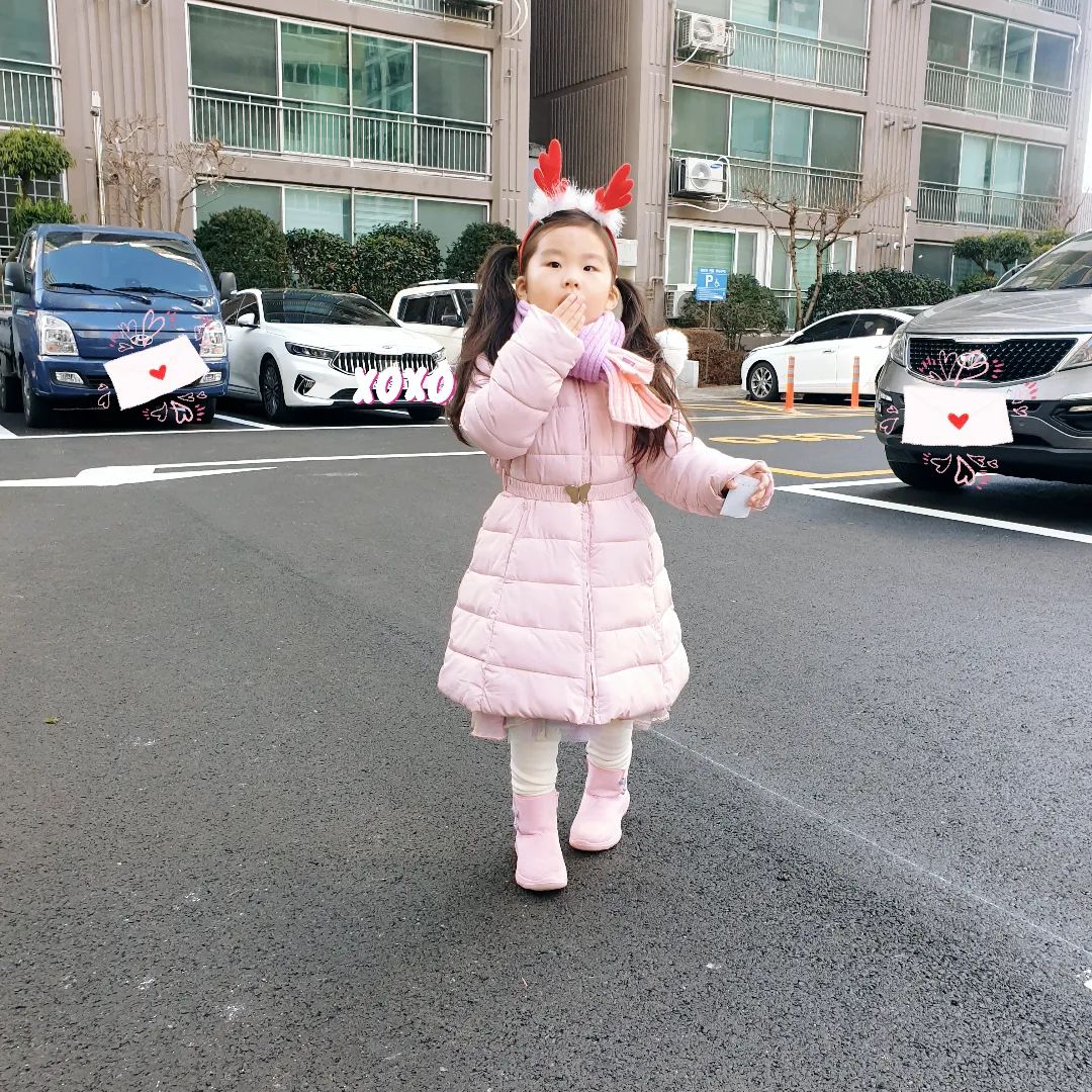 ㆍ
어제도 추웠지만 오늘은 더더더 춥네 🥲
입김나온다며 호~호~ 부는 딸 😆😆
산타할아버지 잘 만나고 오렴 🎅 
 
 
 
#산타행사 #크리스마스행사 #루돌프유나 #58개월