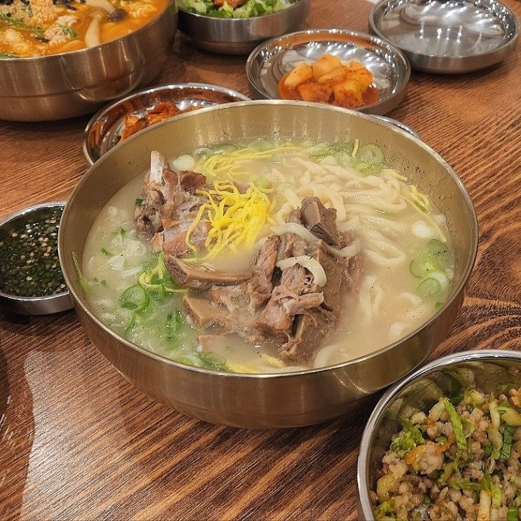 겨울철 꼭 먹어봐야할 연산동칼국수 연산역 맛집 추천 등뼈칼국수 해물파전의 청와면옥