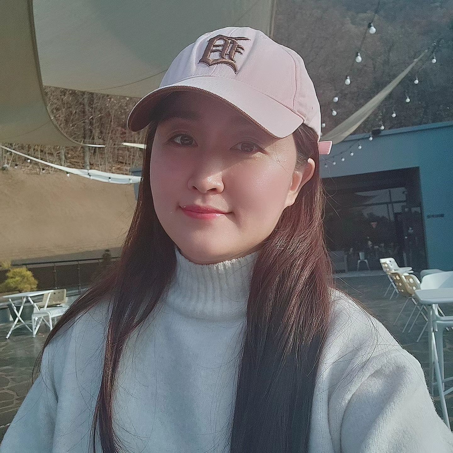 ♥행복이 뭐 별거 있나요?

좋아하는 사람과 의미있는 시간 보내기🩷

1인강사 + N잡러가 된 이후로 마음이 바빠서
하지 못했던 시간 보내기!

시간을 너무 효율적으로 쪼개서 사용하는 습관 덕분에
시간에 스스로 얽매이기도 하는데요 ㅋㅋ🥺

어디론가 훌쩍 떠나고 싶은 날에는 훌쩍 떠나기🚀

시도하는 것도 사실 굉장히 큰 용기인거 같아요👏

휴가를 내지 않아도 매일을 휴일처럼 보낼 수 있지만
이제는 나에게 휴가를 셀프로 줘야하는 1인 사업가

회사생활 할때도 내부 결제가 제일 어렵더라니 ....
나에게 승인받기가 가장 어려운 시점이에용🤭

놀 땐 확실히 놀고 쉴 땐 제대로 쉬고
일할때는 또 미친듯이 일하는 여유를 가져봅니다💕