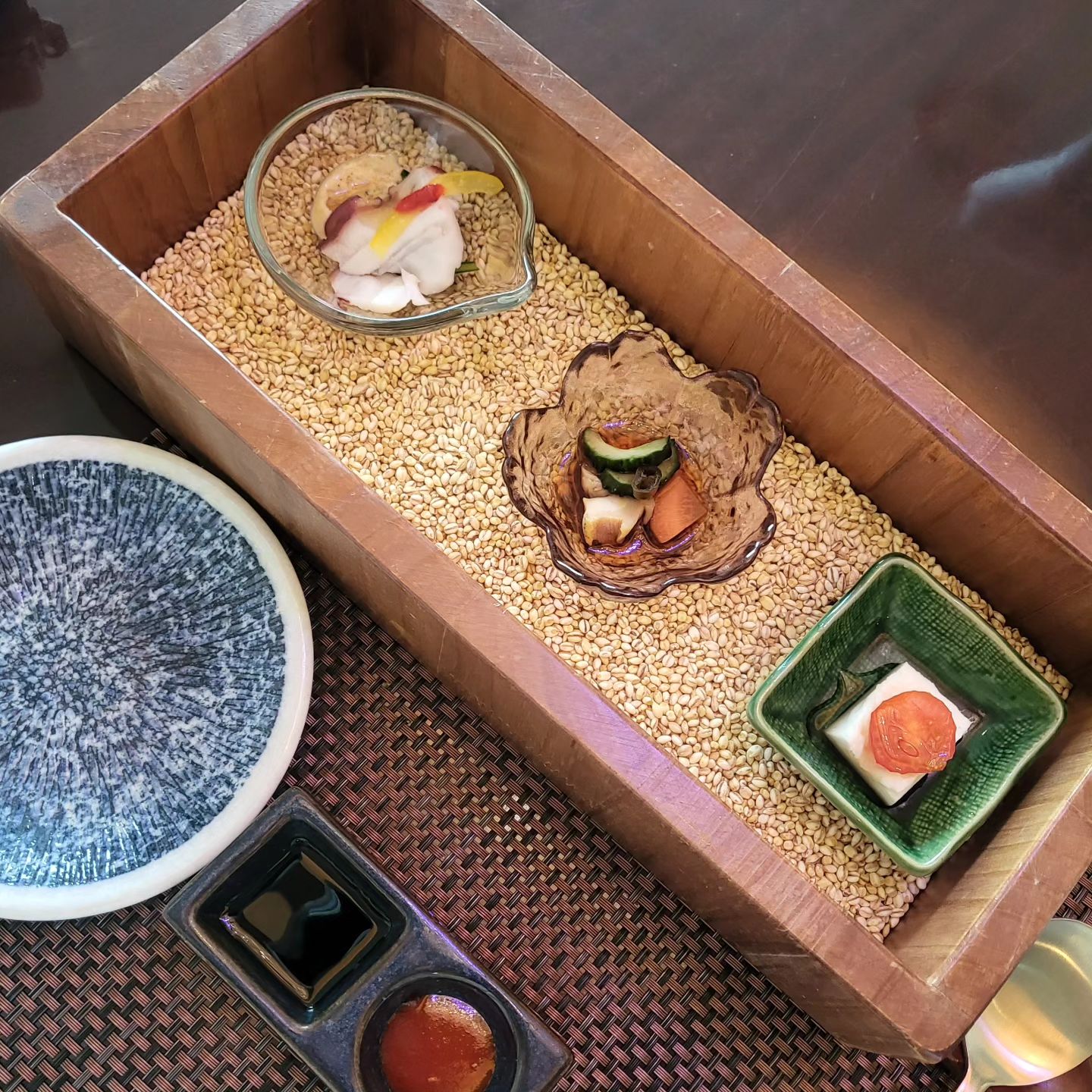 #봄경
#울산일식집

코스로 챡챡 나오는 
롯데호텔 24층 봄경

너무 깔끔하구 맛있음!!!

#울산모임장소#울산상견례장소#울산돌잔치장소 
#울산일식#울산점심#울산삼산맛집