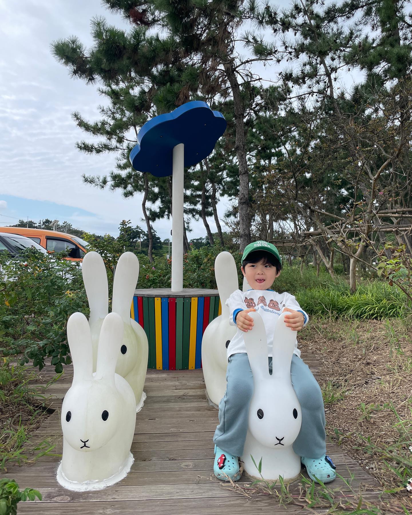 엄마랑 단둘이 기차타고 외증조할무니댁 가서 찐 행복해했던 률이 추억 한켠 소환🫶🏻🌅
또 기차타고 함무니집에 가고싶다네😊

#추석때사진인데
#이때부터기침했도라
#건강만햐
#할무니할부지건강하세요