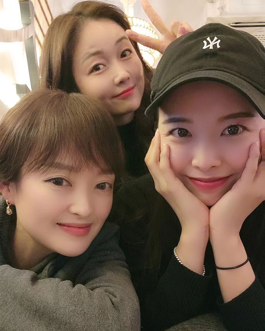 히히