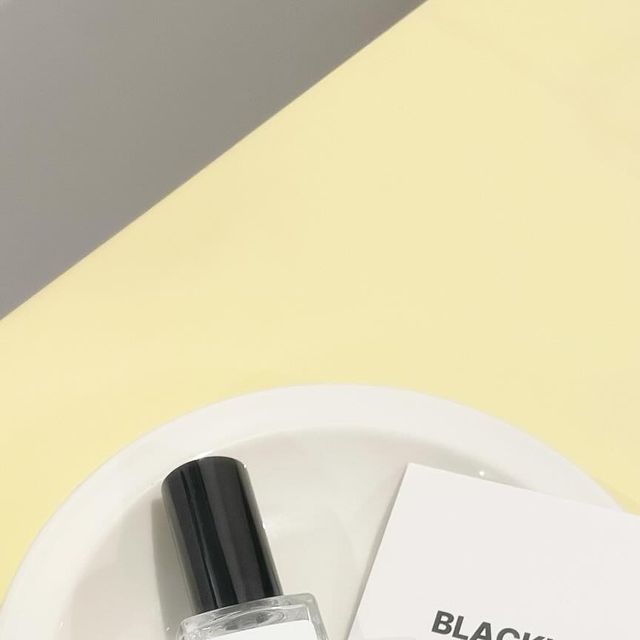 윤아 on Instagram: "#협찬 #블랙하비향수 @blackhobby_official 블랙하비🖤 ꔛ어두운(Black) + 취미 (Hobby)라는 뜻으로 내면 속 숨겨진 당신만의 취향을 찾아드리는 향수 쇼핑몰이에요! 판매량 : 약 300,00