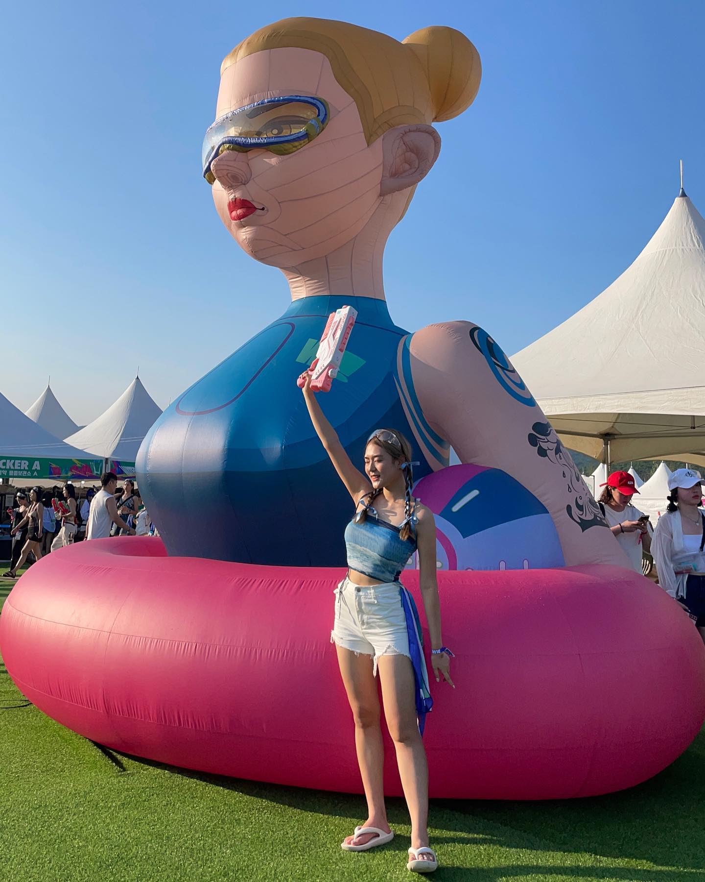 #워터밤

다음 워터밤 때는 꼭 바가지 챙겨야지 😏‼️
이래봬도 내가 .. 츄파춥스 통으로 물놀이를 장악하던 사람이였따고 ~ ㅋ

- 연예인 보러 간 게 아닌 정말 물놀이 하러 가서 바가지로 물 오백번 맞은 사람 😮‍💨 -