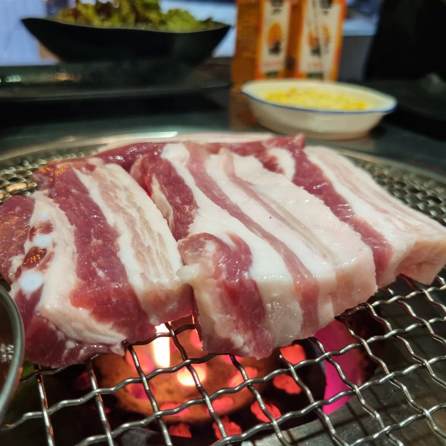 ⠀
연탄불맛이 최고인 #연탄집진영점
합리적인 가격에 돼지고기. 닭고기,낙지,막창등
가성비 있게 외식할 수 있어서👍
연탄에 떨어지는 기름으로 불꽃쇼~~🔥
높은 화력으로 구워져서 육즙가득
겉바속촉으로 즐길 수 있어요~😘
⠀
위치:김해대로407번길 25 1층
영업: 16:00~24:00
⠀
#협찬 #진영고기맛집 #김해진영고기집 #리뷰노트 #진영가족외식 #진영고기맛집추천
⠀