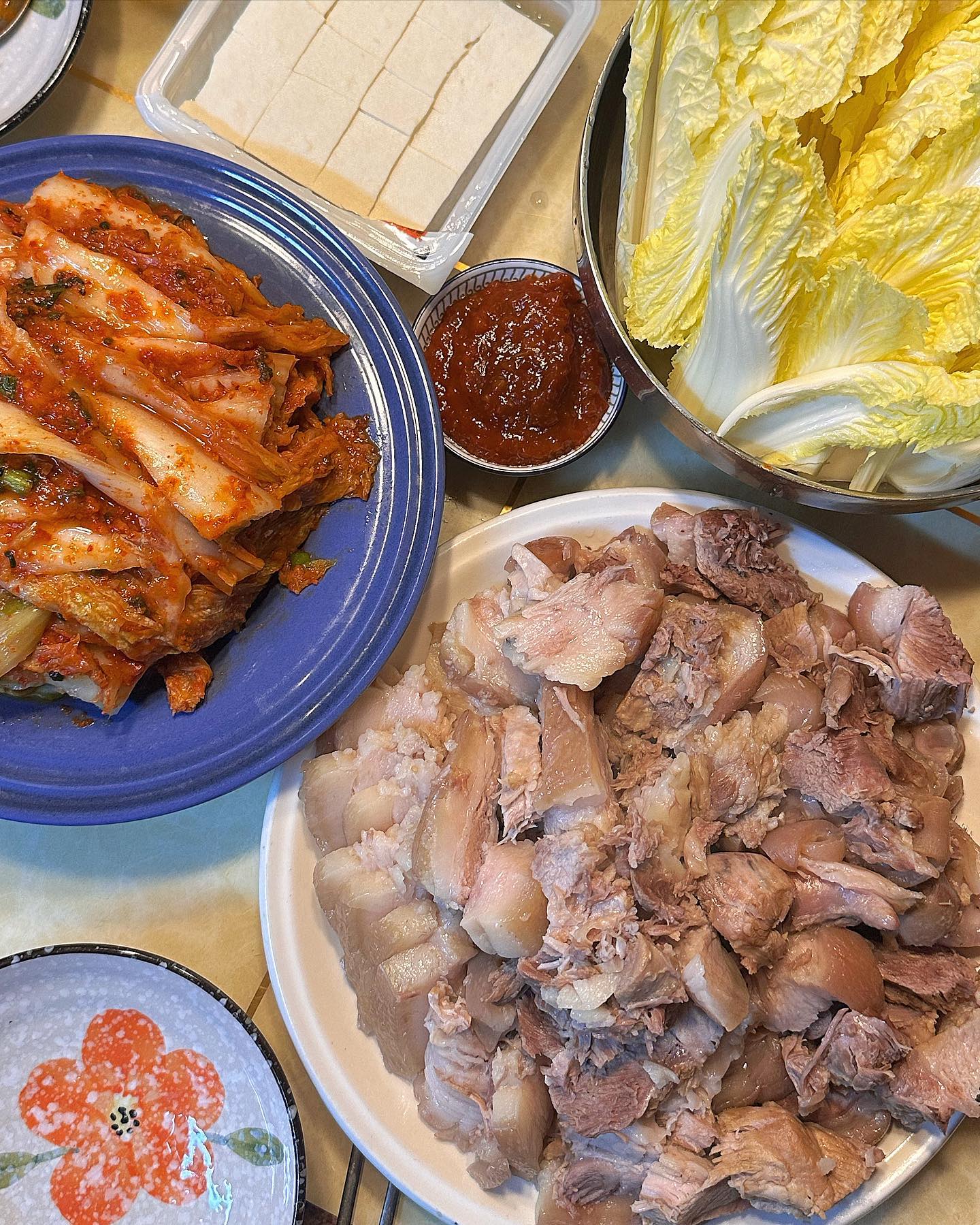 김장하고 먹는 수육이 젤 맛있어‼️
사진 보고 있는 지금도 넘넘 먹고 싶다🫣
집에서 편하게 먹는 밥이 최고야 정말🥰
.
.
#집밥 #집밥요리 #집밥그램 #집밥스타그램 #집밥일기 #먹스타 #먹팔 #먹스타맞팔 #먹부림 #먹팔맞팔 #먹팔해요 #먹팔환영 #먹팔소통 #먹스타소통 #저녁 #수육 #집밥기록