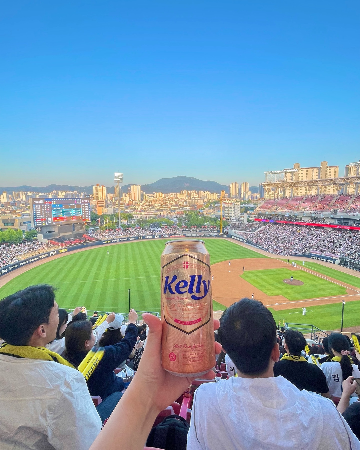 사진 두 장의 공통점 서술하고 가시오
hint : 🍻