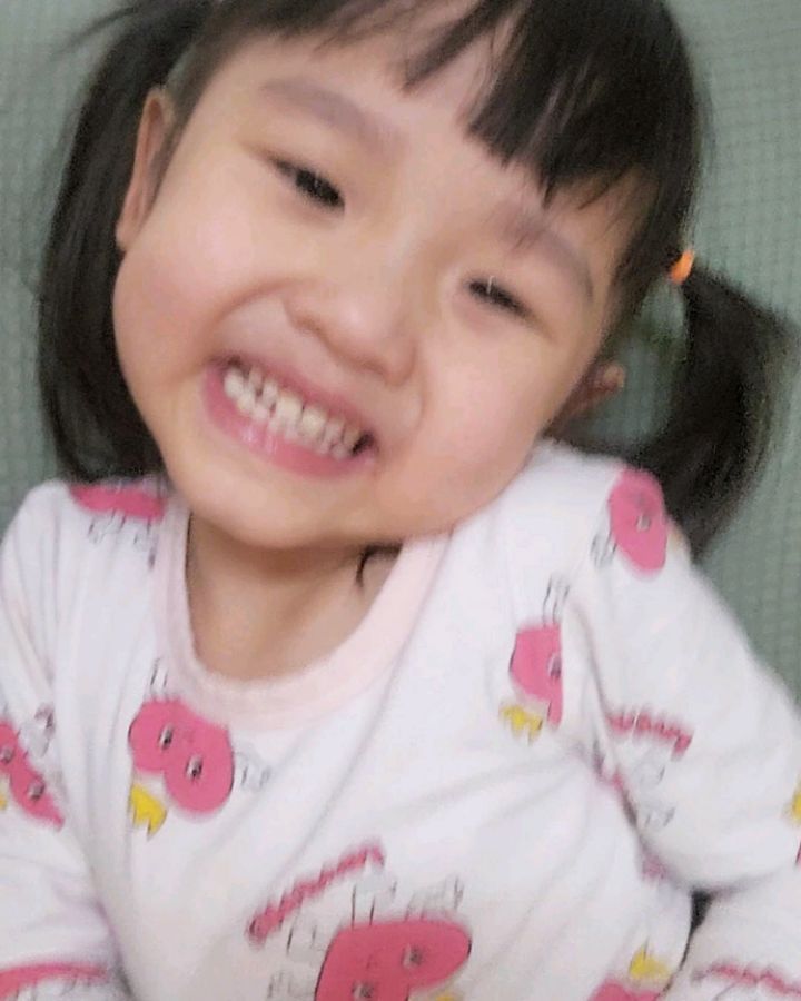#주말준비중 

하트 실내복 좋아하는 담이
동영상 찍으려니까 왜 이렇게 웃는거져?🙄

주말동안 아가들이랑 프린트물로 놀이할 준비 중
물감놀이, 색연필, 선긋기 등
여러방면으로 준비중💓
주말 알차게 보내보쟈 우래기들❤️‍🔥

#무료도안 #도안나눔 #색칠공부 #색칠도안공유 #물감놀이 #놀이방법공유 #4세놀이 #4세미술 #엄마표미술 #엄마표놀이