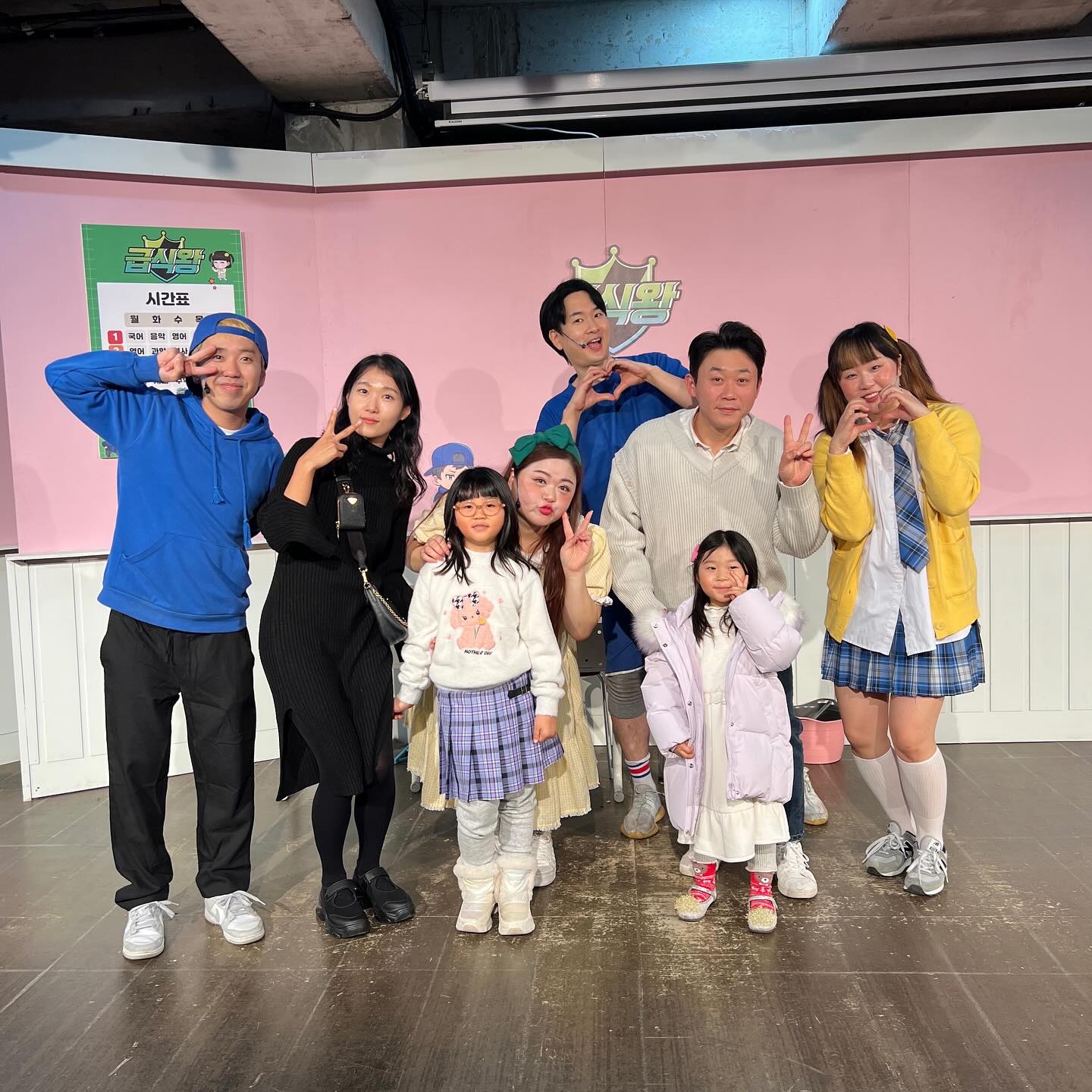#급식왕 연극보러 혜화역 다녀옴 ㅎㅎ
혜화에 연극보러 10년 만에 온듯ㅋㅋㅋ
개그맨출신들이라 그런지 웃겨서 나도 넘 잼나게봄 쿄쿄
시연이가 재밌다고 넘 좋아했당ㅋㅋㅋ
점심은 #청화원 가서 딤섬이랑 꿔바로우랑 볶음밥먹고
달고나뽑기도 성공해서 뽑기 한개씩 더 받고
컵떡볶이 사먹고 붕어빵도 사먹고 #국립어린이과학관 도 다녀옴ㅋㅋㅋㅋ주차비만 9500원 나온 것 ㅎㅎㅎ

#주말스타그램#대학로나들이