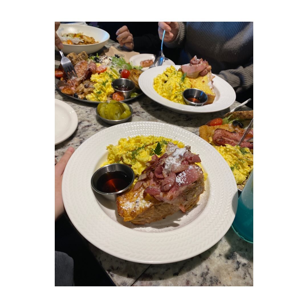 _
홍토미 생일파티 시작❤️
저녁아니고.. 아침 브런치빈부터! 
이제 고양스타필드 가자!ㅋㅋㅋ