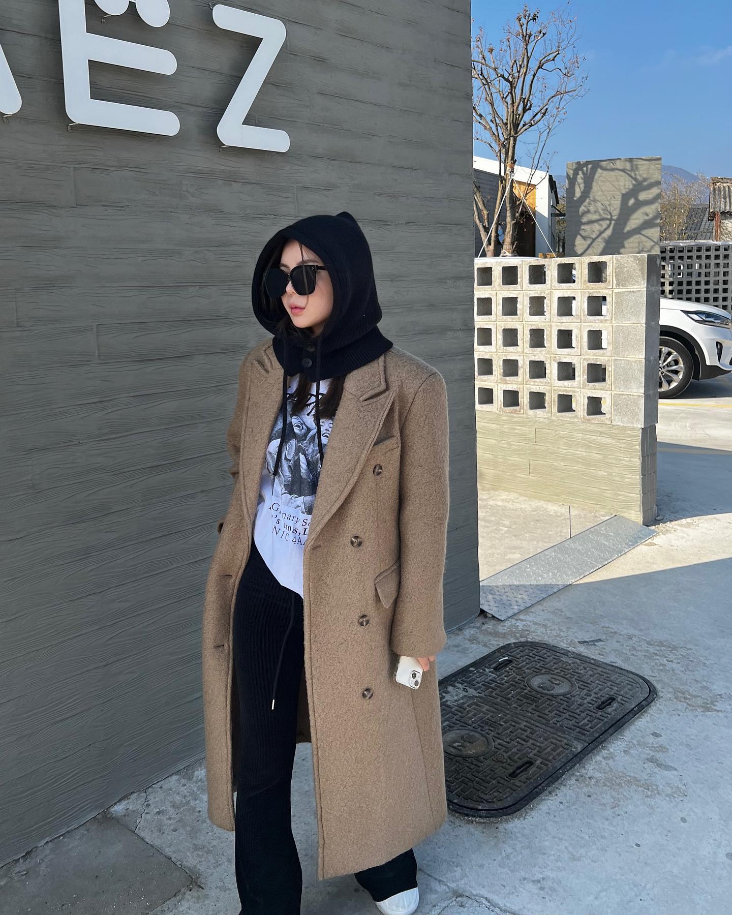 ”[울40] 부클 울 더블 맥시 롱 코트 “ 업로드 완료 🫶🏻
- 베이지 착용 163/50

*착용한 모든 제품 구매가능합니다*

더블버튼 과 와이드한 카라넥으로 클래식한 무드가 느껴지며,
폭닥폭닥한 부드러운 부클 텍스처 👍🏻

전체적으로 과하지 않은 루즈핏으로 제작 하고,
됫면트임으로 맥시한 기장이지만 활동이 편하답니다 !

퀄리티는 높이고 마진은 최소화한 코트 
프로필 링크 타고 구경오세요 🧸🤎✨