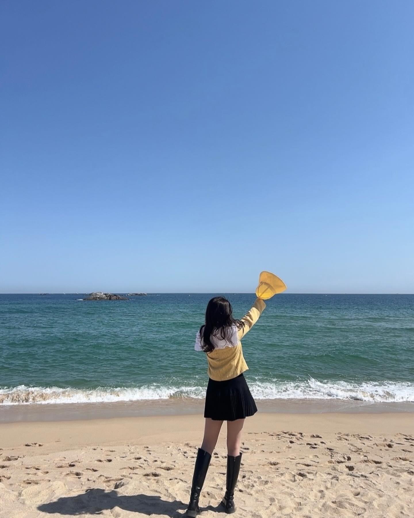 바다당💛#광고 

WHITE SANDS 아쿠아가드 보닛햇 ‘듀리에’

방수는 기본 햇빛까지 완전 차단!
물놀이 갈때 편하게 착용하기 좋은 듀리에로
봄 여름 완벽하게 스타일링 해보세요💛

컬러는 총 6가지☀️
베이지 / 옐로우 / 라이트그레이
세이지그린 / 바이올렛 / 블랙