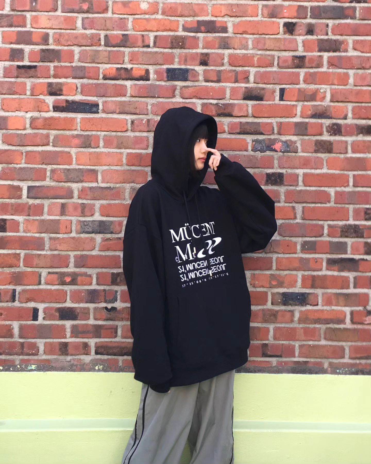 #협찬

오버핏 후드티 원탑 -`♥´-
징짜 핏이 너무 예뻐(㇏(•̀ᵥᵥ•́)ノ)

mu_cent

#무센트 #mucent #스트릿패션 #캐트릿 #gift #seoul #seongsu #hongdae #ソウルカフェ #弘大 #弘大カフェ
