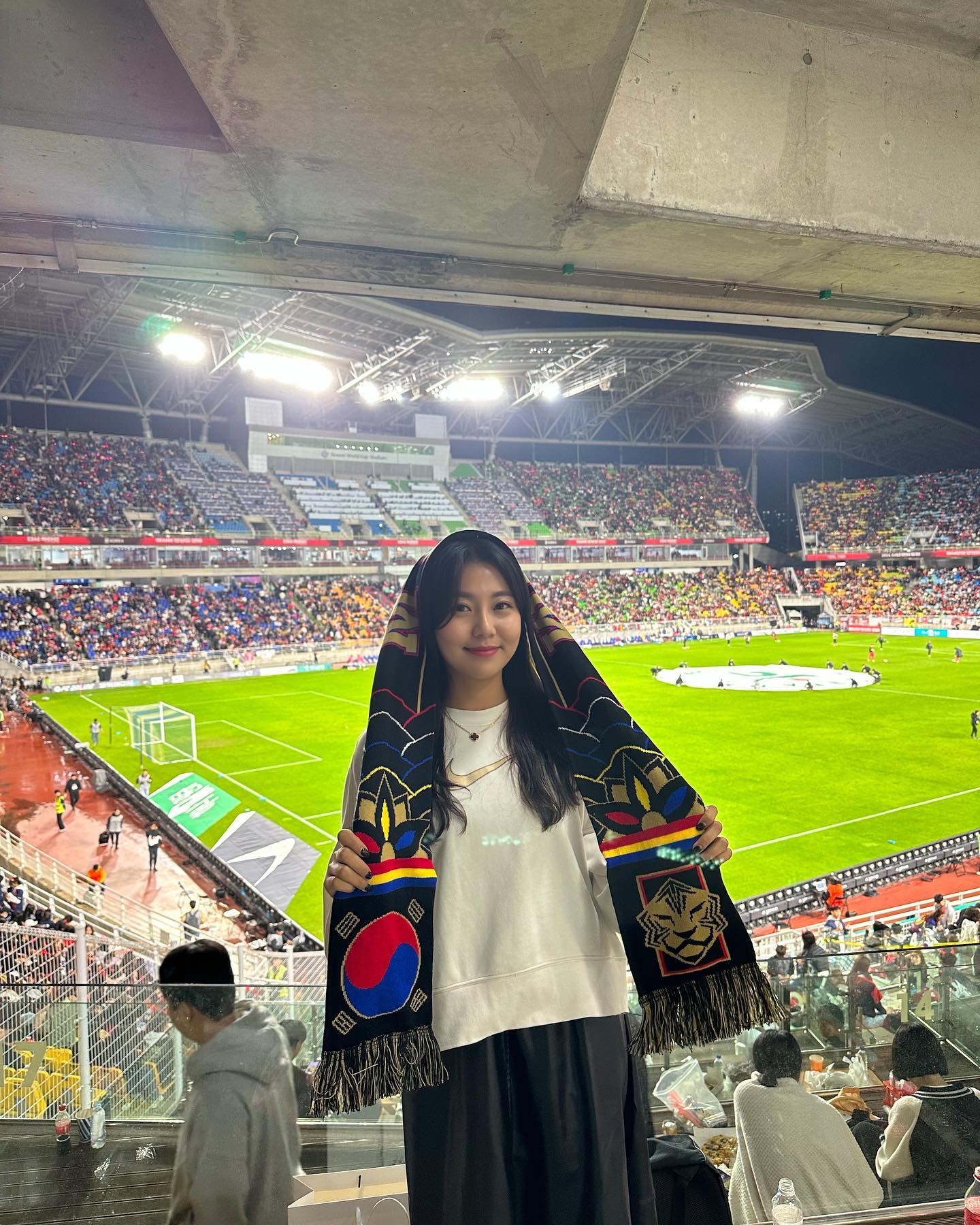 나 축구 좋아하네⚽️
dec.12.3 사준 머플러 체고다