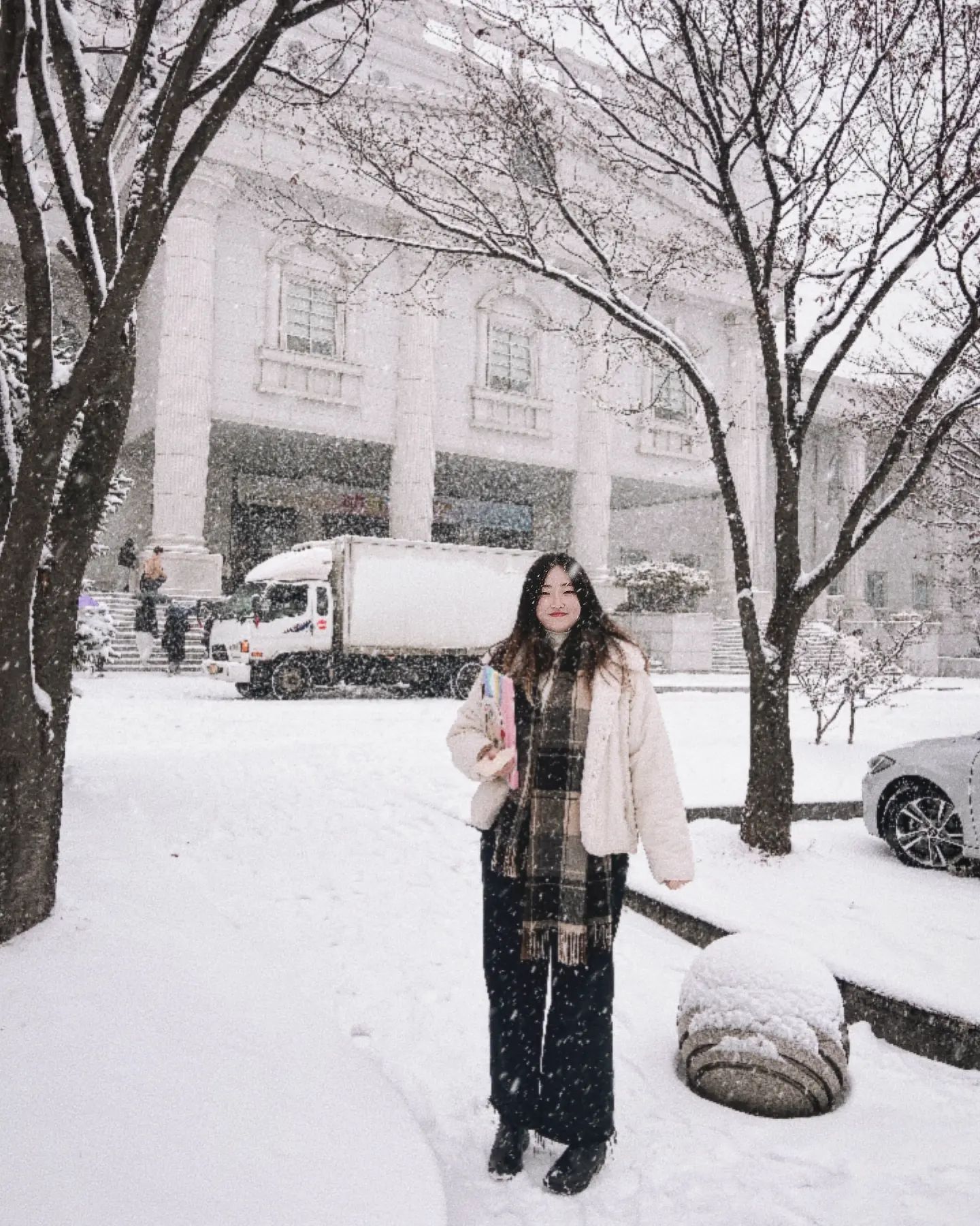 ❄퍼엉 펑 눈이 옵니다❄
눈 내리는 경희대, 정말 예쁘다..!
이 날씨에 수원까지 온 너, 운전한 나 대단해!
얼른 다음주에 보자⛄♥
.
.
.
.
.
#경희대국제캠 #경희대학교 #경희대학교예술디자인대학 #눈 #대학생 #snow #kyungheeuniversity #snowyday #korean