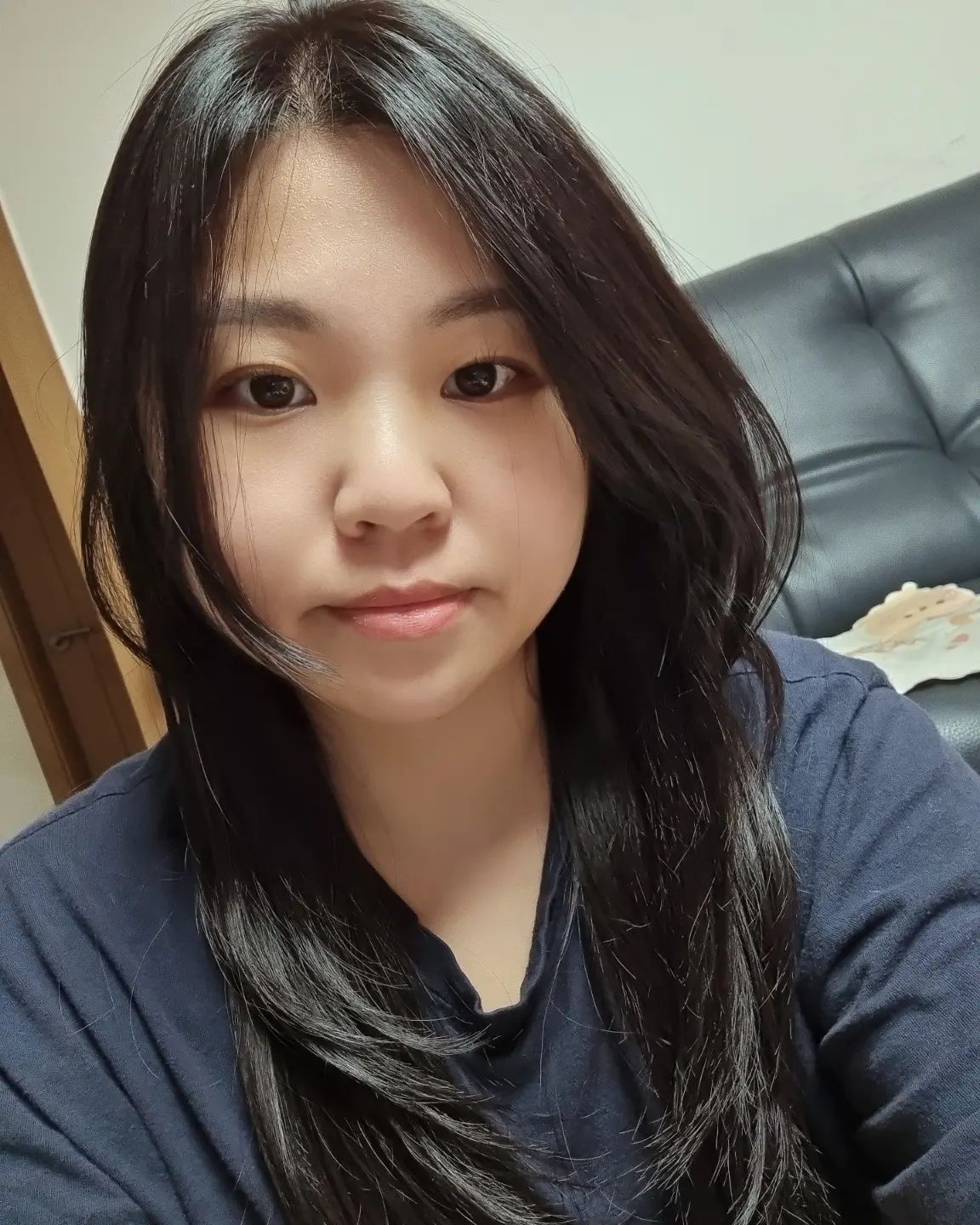 염색 + 커트까지 7천원!
오랜만에 전체염색
찐한 초코브라운!
뿌염을 자주하지 못하는 나에게는 👍
어두운색 오랜만이라 어색😅

#7천원의행복 #올만에염색💕 
#불당동미용실 #신불당동미용실