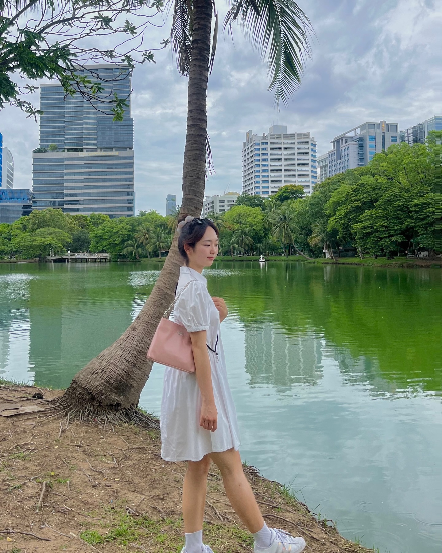 아니 뭔 날씨가 한국이나 태국이나,,, 
징차 넘 덥네 ☀️😰

🌱너무 예쁘고 신기했던 룸피니공원
지금까지 호수공원보다 예쁜 공원은 없다고 했는데 훨씬 예뻐버렸구🫧
🦎🦎 무서운데 싱기한 물왕도마뱀들