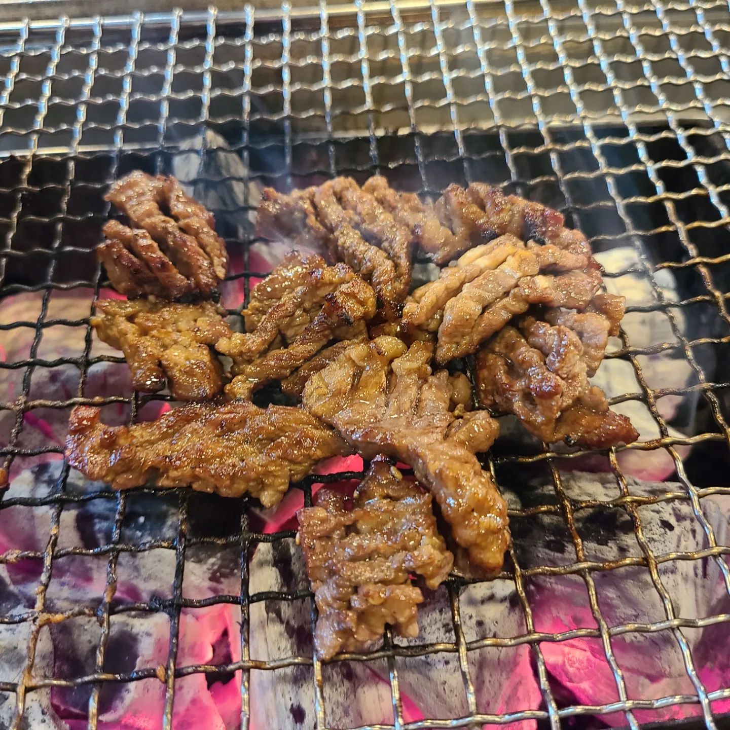 방천소갈비 범어점 다녀왔는데
여기도 고기가 부드럽고 맛있어요 ㅎㅎ
언제 와도 맛있는 곳!!!
소갈비 먹고싶을 때마다 찾는 곳이에요:D

#방천소갈비 #대구소갈비 #수성구맛집 #수성구고깃집