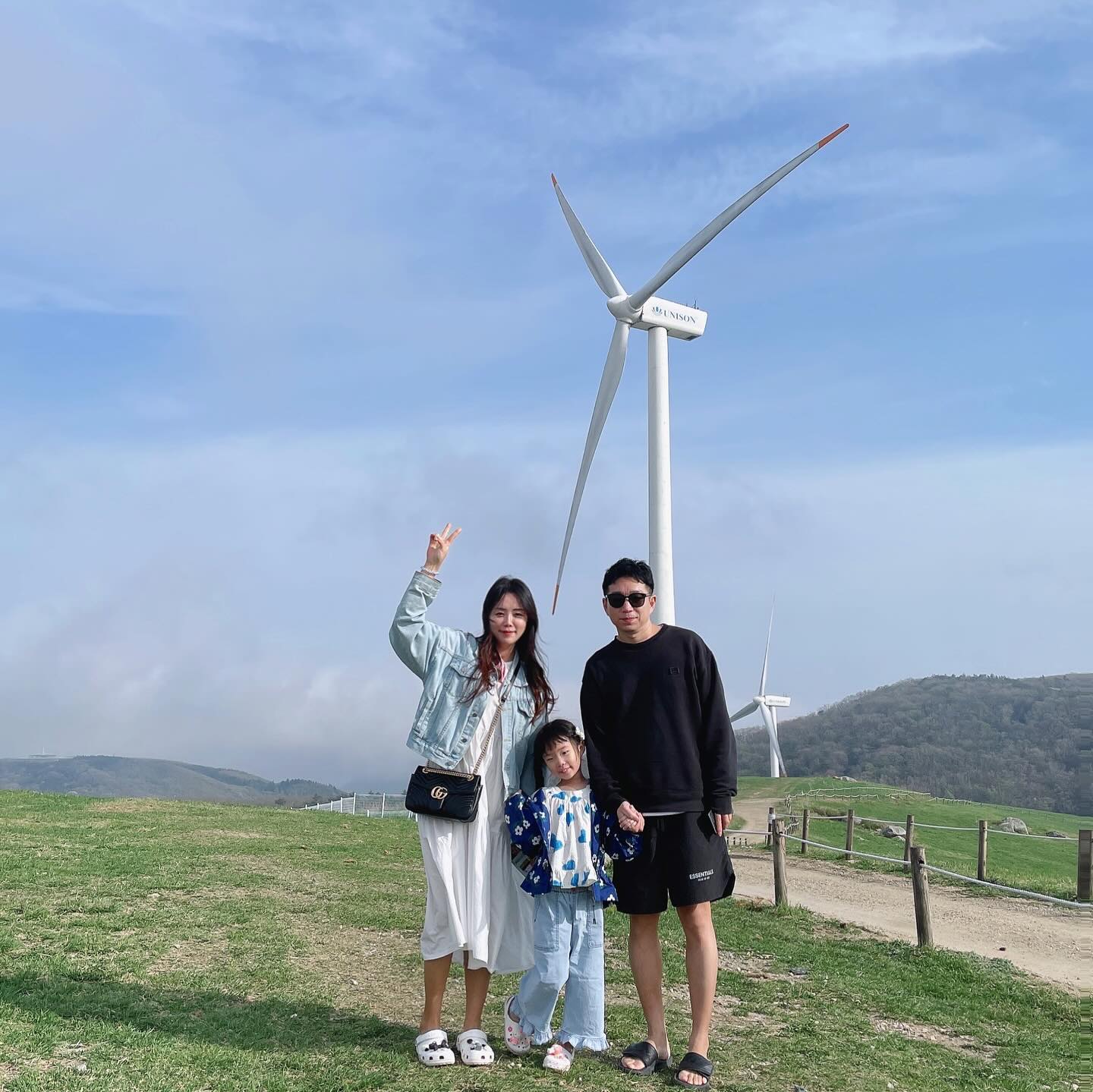 𖤐

#가족여행
#평창여행
#오대산월정사
#맨발걷기👣 
#하늘목장
#트랙터마차타고🚜 
#하늘목장정상🐏 
#예쁘다그램❤️🧡💛💚💙💜