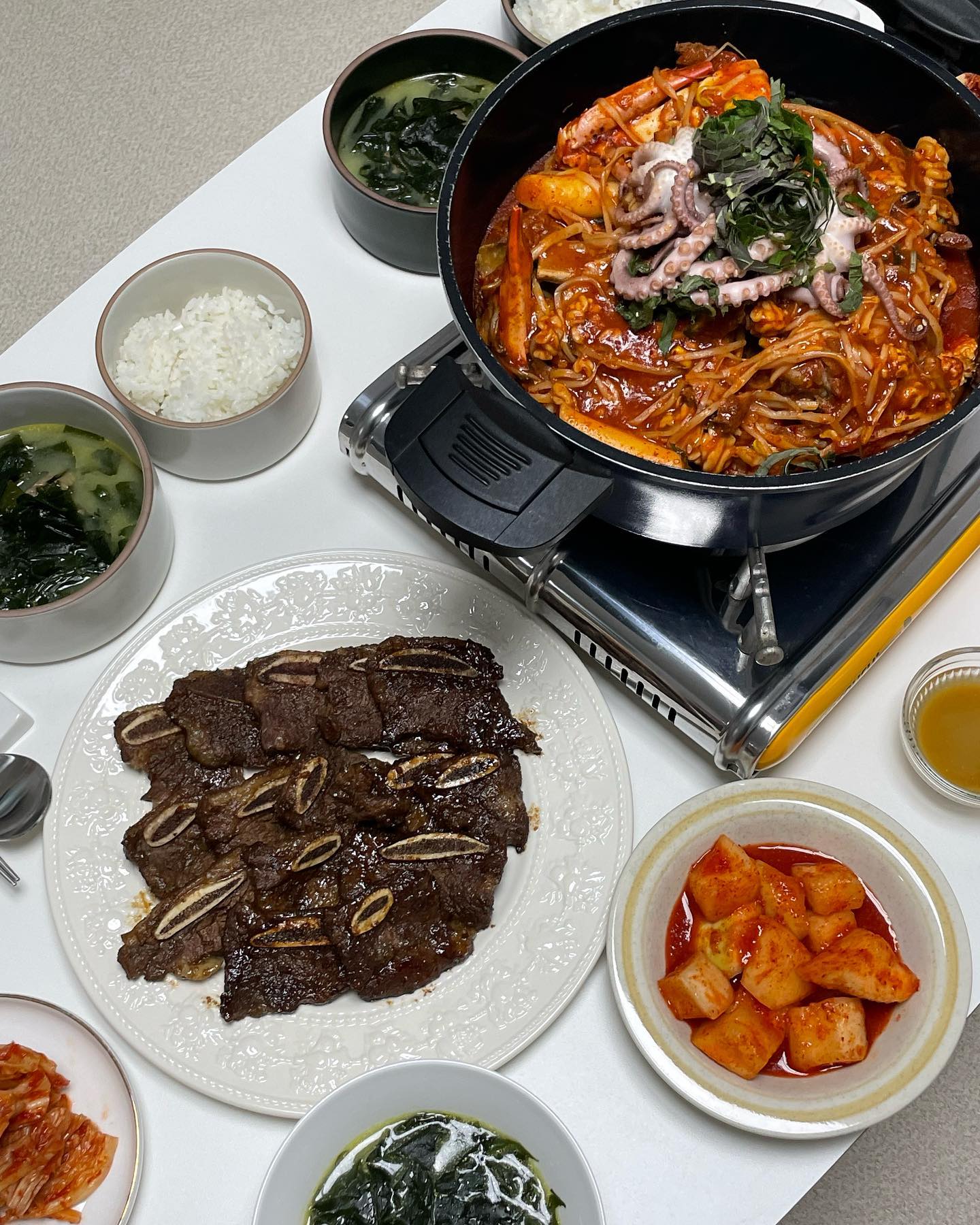 오랜만에 피드💛
아빠 생신이라 명절 연휴 마지막날에 파티🌟
#미역국
#해물찜
#la갈비