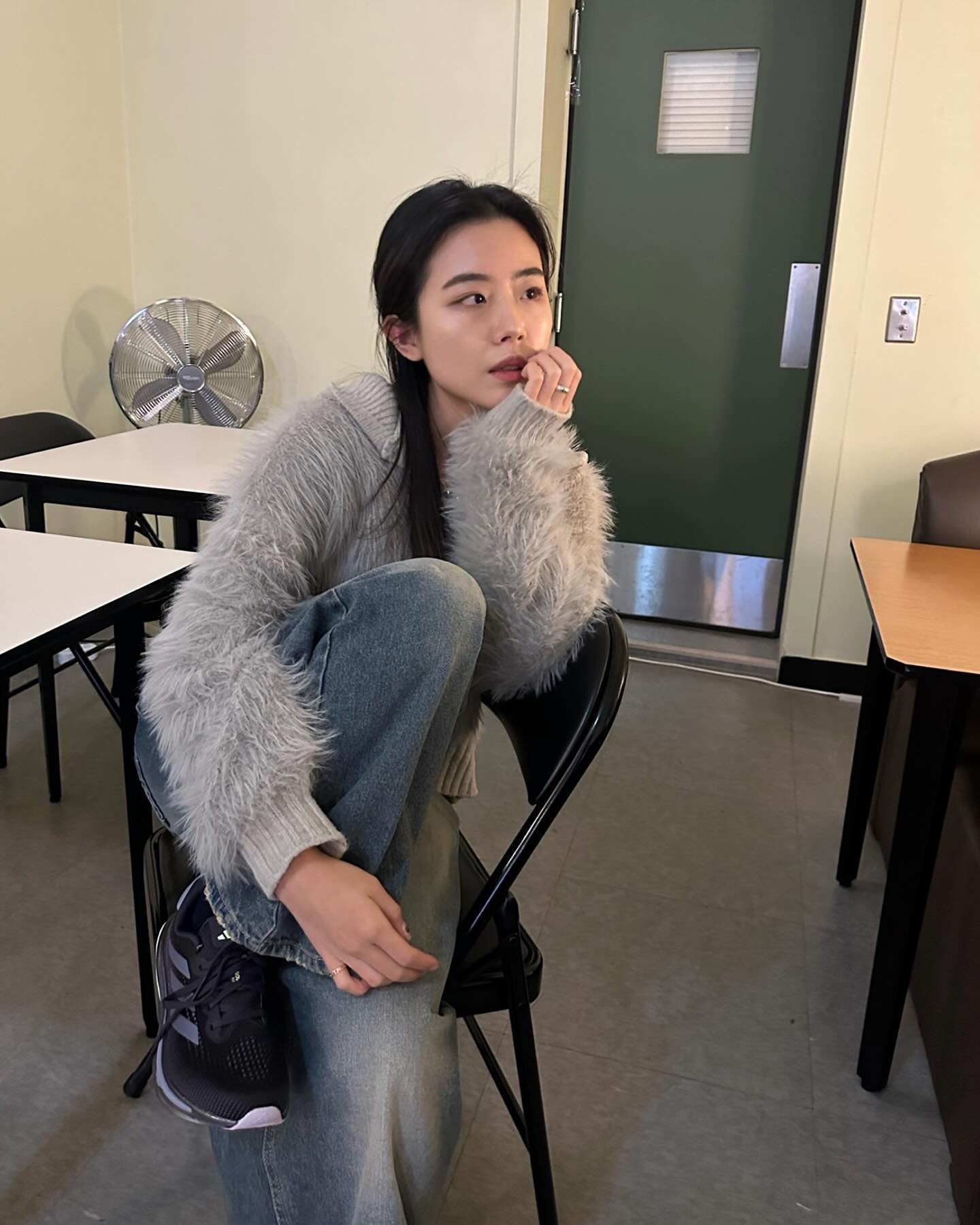.
요즘 공복유산소 러닝을 하고 있는데요
러닝에 꼭 맞는 아디다스 운동화가 나왔어요!
사진만 후다닥 찍고 데일리 러닝화로 사용 중이에요 😎

부드러운 쿠셔닝 폼과 힐컵 구조로 러닝에 최상 착화감 ✨✨
안정감과 편안함 최고인 아디다스슈버노바 🖤
어두운 베이스 컬러에 상큼한 형광 컬러 포인까지 !!!
#데일리러닝 하는 분들에게 추천해요 🫶

#아디다스 #아디다스러닝 #adidassupernova 
#슈퍼노바 #슈퍼노바라이즈 #협찬