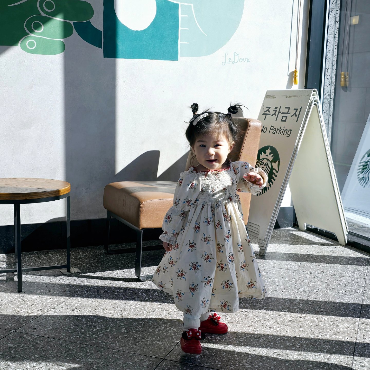 ❤️
오랜만에 이모들 사랑 듬뿍 👍
엄마 따라다닐 날도 얼마 안남았다.
즐기자 😁😁😁

매일 미뤄지는 기록
후다닥 업로드중 😅

#지난피드 #딸이랑외출 #딸스타그램 #너무귀여워 #딸기동결건조칩 #3봉지순삭 #오빠랑똑닮 #jang1829