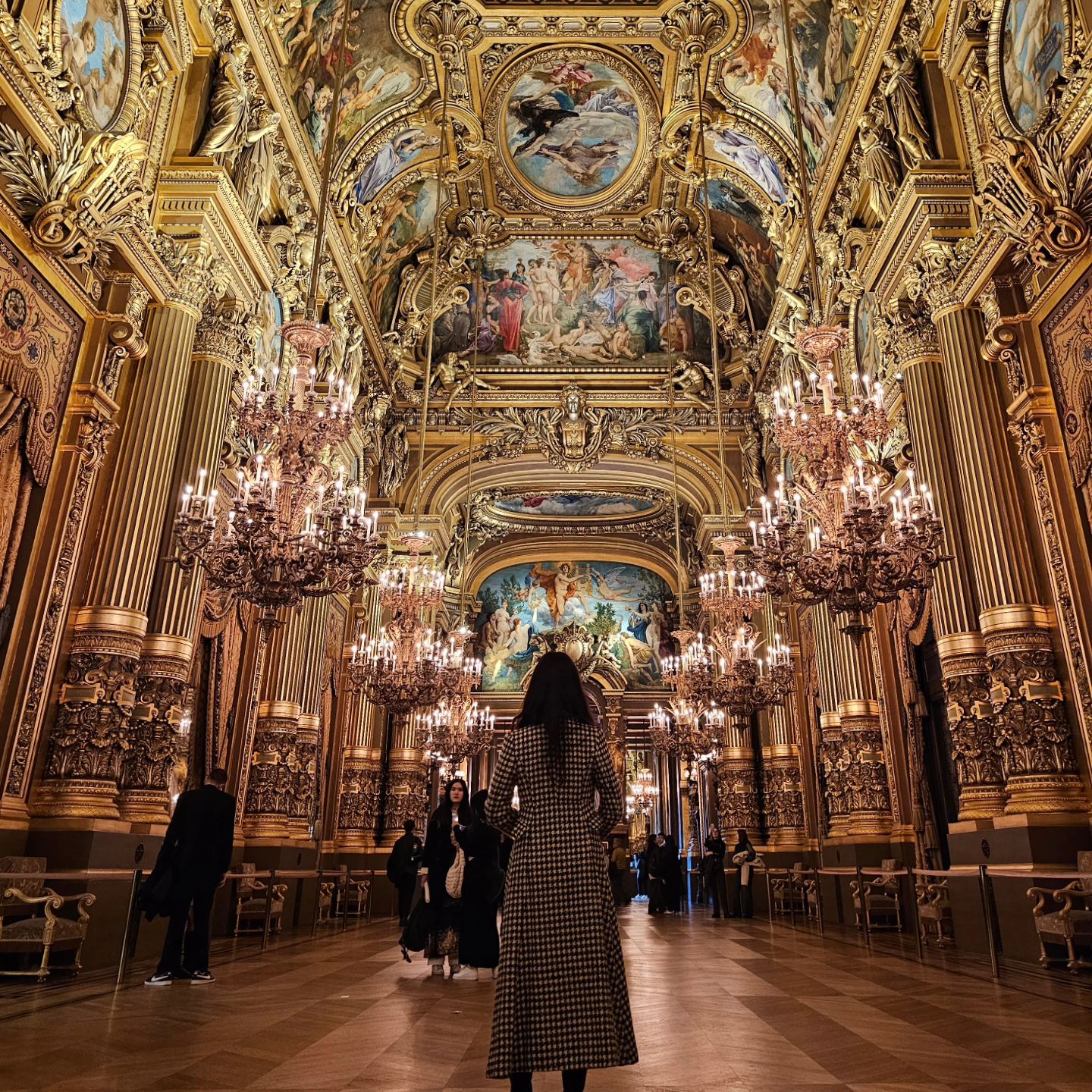 FRANCE PARIS 🇫🇷 
첫번째 기록

꼭 가고싶었던 곳 갔다오기 👣
Palais Garnier

길거리는 가을가을 낙엽이 한가득인데🍁🍂
백화점은 크리스마스 트리로 한가득 채워져 있었던 어느날🎄

#특파원우여사_프랑스 #파리여행 #프랑스여행 #paris #France #travelphotography #travelling #traveler #travel