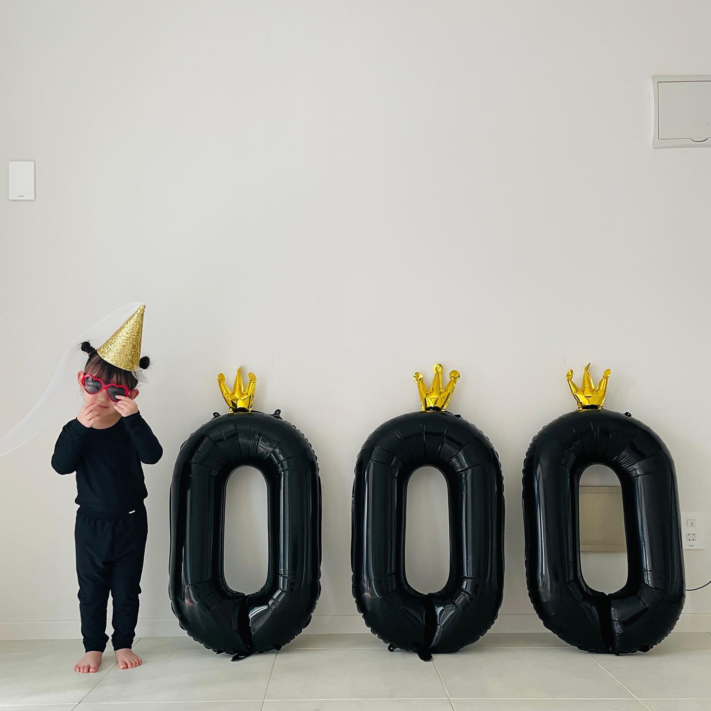 민서 1000일 사진🎂(한참늦은..ㅎ)
이모들 이쁨 받으면서 이렇게 잘 자랐습니다🤍
매번 스토리 하트 보내주시고 
댓글 남겨 주시는 이모,삼툔들!!!!!
항상 감사합니다🫡

# 콘센트 두꺼비집 킹 받눈다….