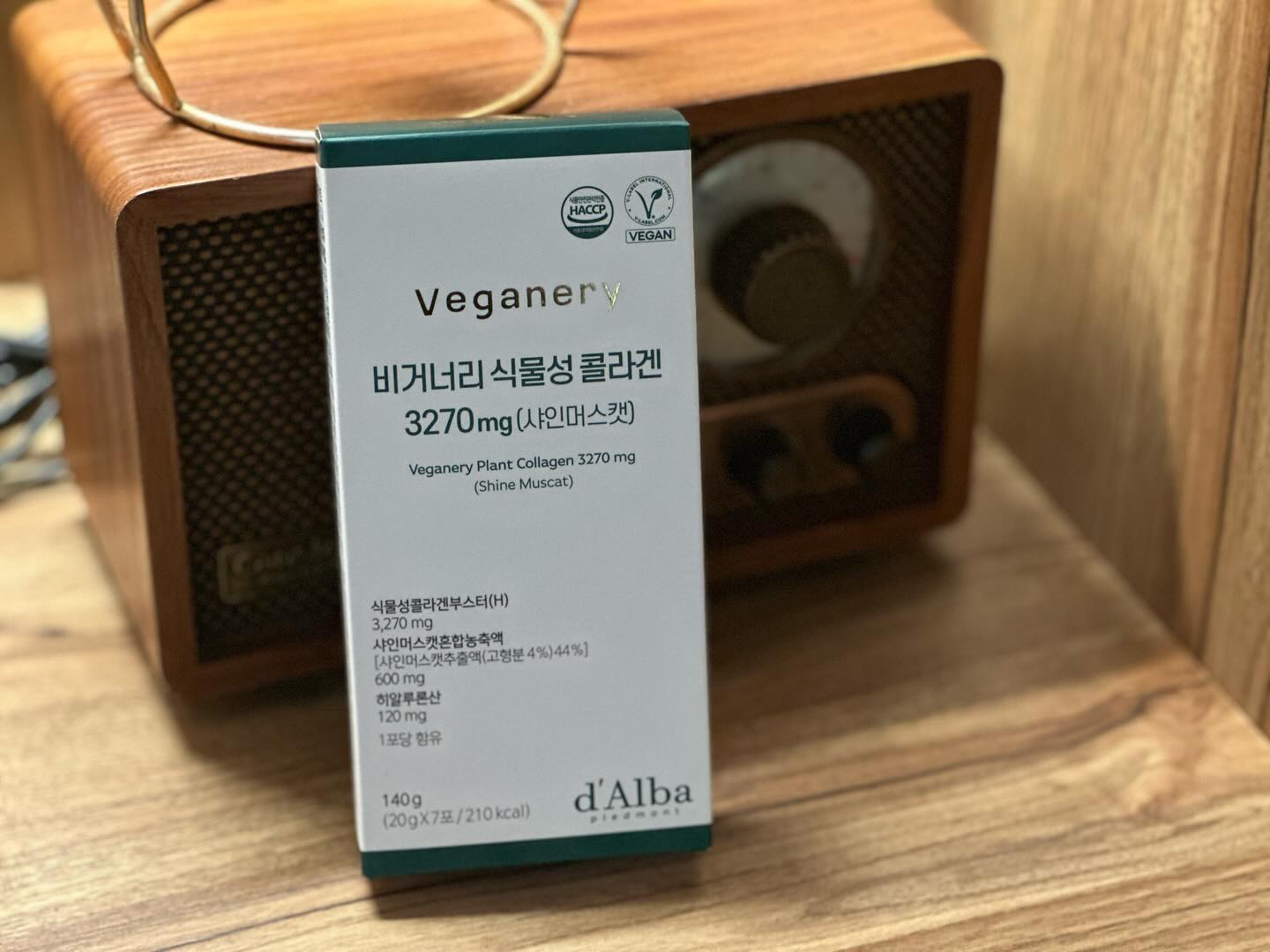 프리미엄 비건 브랜드 달바에서 비거너리 콜라겐 젤리가 나와서 좋은 기회로 먹어봤는데
탱탱한 젤리라 1일 1포씩 언제 어디서는 먹기 편해요

식물성 콜라겐 부스터 3270mg 함유되어 있는
채식주의자 중 비건까지 섭취가능한 콜라겐 부스터 젤리에요

무려 500달톤 이하 초저분자로 흡수가 빠르고 
유기농 흰 목이버섯에사 추출한 100% 식물성 제품으로 국내 최대 함량 콜라겐 함유된 젤리에요

오렌지맛으로 상큼하고 설탕도 없는 젤리
콜라겐, 비타민C,D, 히알루론산 1일 권장량 다 채울 수 있을 정도!!

출산 후 피부 노화 확실히 더 느끼는데 피부 탱탱함 유지하려면 잘 챙겨먹어야 겠어요!💕

#협찬 #비거너리 #veganery #달바 #비거너리콜라겐부스터 #달바콜라겐부스터 #식물성콜라겐부스터 #비건콜라겐부스터 #콜라겐추천 #4세대콜라겐부스터
