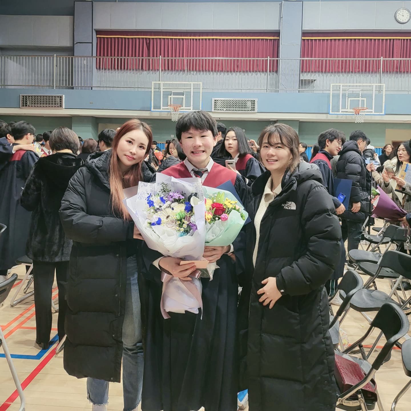 간만에 올리는 #피드
간략한 #나 의 #한해 요약
-
이렇게 지나가네요
#20204 #안녕
#그저웃지요 #또한장의추억
#instagood #좋아요 #소통 #fff #likeforlikes 
#happynewyear #🙇‍♀️ #일상 #daily