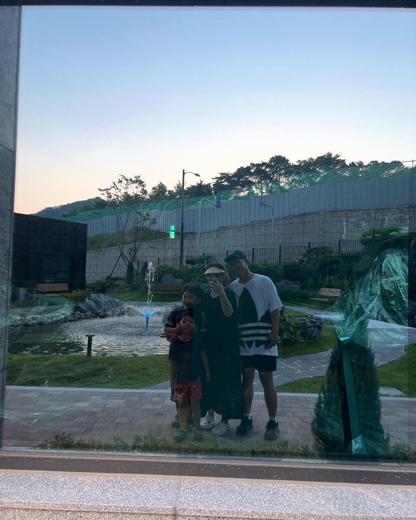 오늘하루도 잘먹고 잘 쉬었네욤🤗
저녁먹고 아파트 산책후 씻고 쇼파와 한몸이 되었어요🤣
저녁에는 이제 시원한 바람이 부네요~
주말 마무리 잘하셔요♥️

#주말 #끝 #저녁먹고 #산책

#오늘 #일상#열살아들#여섯살아들#아들둘맘 #형제맘#아들맘 #둥이맘#맘스타그램 #엄마일상#딸맘 #초등맘#육아맘#육아#육아소통#엄마 #아내 #주부 #아이일상#기록#소소한일상