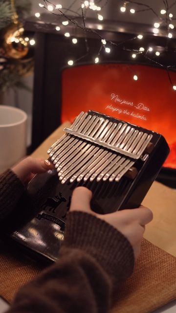 유리아🌸 on Instagram: "#광고#칼림바 #kalimba #Ditto 칼림바는 처음인데 너무 재밌는거있죠🤎 피아노, 플룻, 가야금 이것저것 많이 배웠었는데 요곤 또 다른매력이 있네요🤎 저는 손톱으로해서