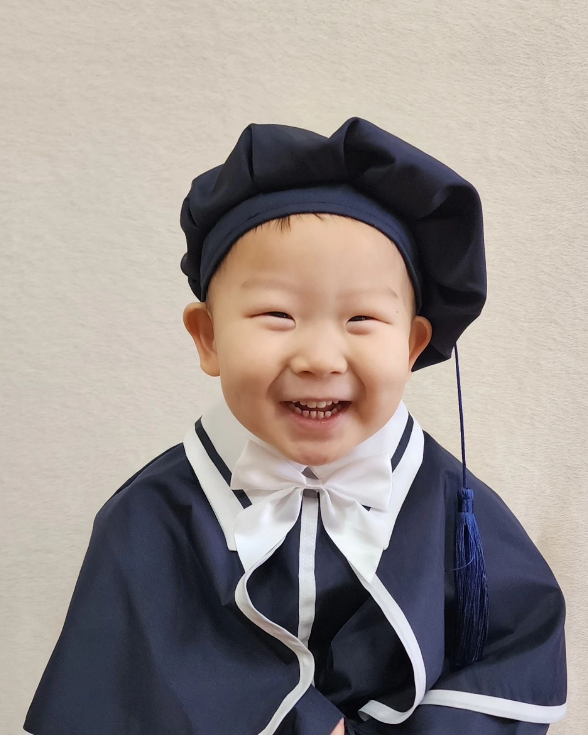 2024.02.01
-
2월의 첫 날, 만 2세반에서의 수료 사진👨‍🎓
진짜 사랑스러운 너의 사회 생활👏
만 3세반에서의 생활도 응원해ෆ
-
#부부스타그램 #정녕부부 #정녕부부엄마아빠되다
#가족스타그램 #도윤연우네가족 #도윤연우스타그램
#도윤연우사랑해 #도윤연우건강해 #루다가연우가되어
#루다길걷자연우야 #소띠아기 #32개월아기
#어린이집수료 #만2세반수료 #만3세반응원해