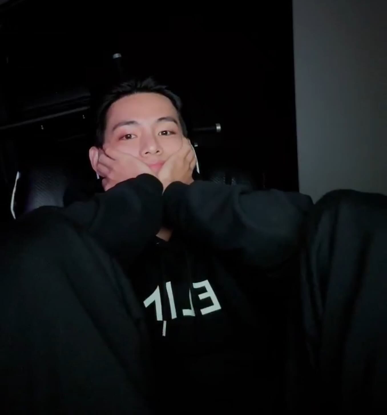 세상 숨멎게 해놓고
여전히 존잘로 와준🥹

휴 오늘 지옥천국 넘나드는중이야