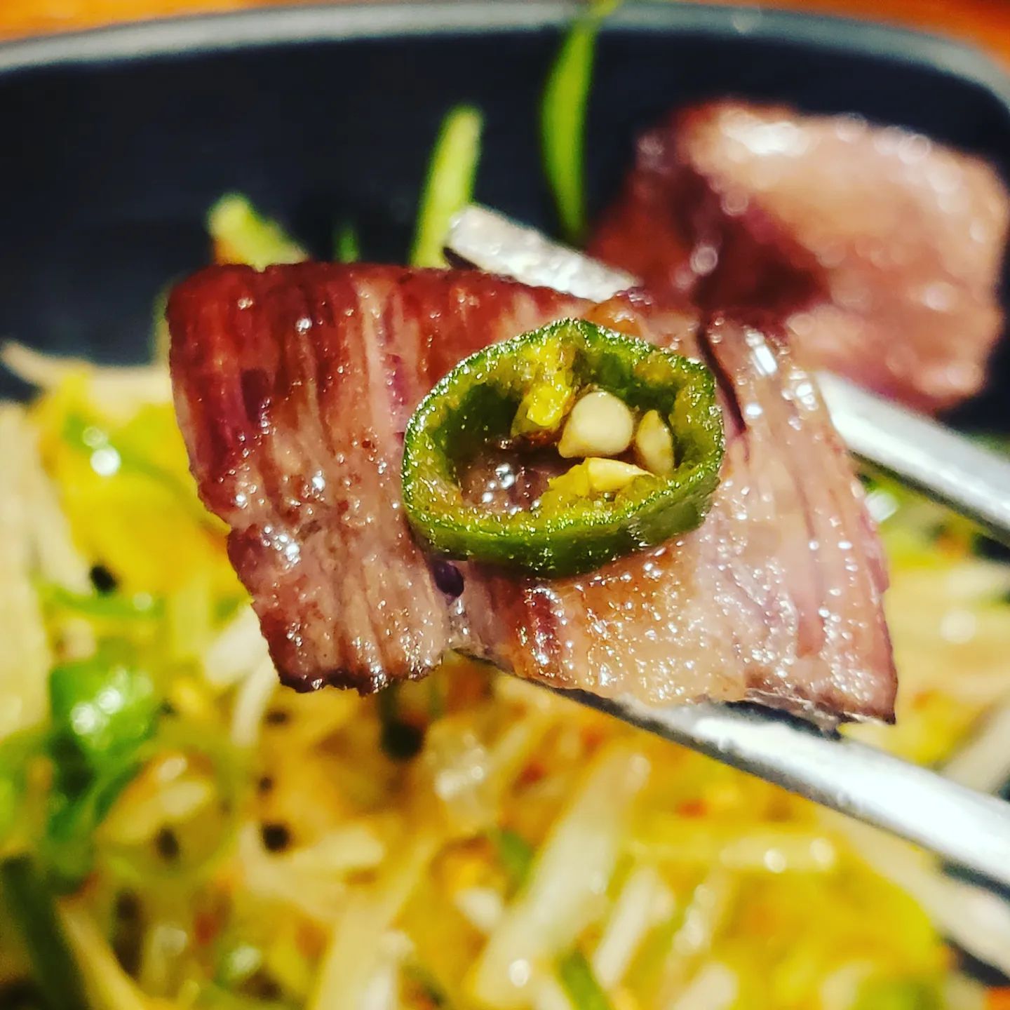 부산중앙동 한우전문점

🍽 대성 푸줏간
🏠 부산 중구 대청로 138번길 5, 1층
⏰️ 월~토 17:00~22:00
☎️ 0507-1313-8710

✅️ 흔히 맛볼 수 없는 부위
✅️ 신선한 재료로 만들어진 다양한 기본 찬
✅️ 프라이빗하게 이용할 수 있는 단체 룸
✅️ 소고기, 양념돼지고기까지 맛볼 수 있는 곳

✨️ 니니의 초이스 메뉴

안거미살/ 안창살/ 된장시래기+라면사리

토시살이라 불리고, 희소부위로 연한 부위 안거미살
희소가치가 높은 특수부위로 쫄깃하면서 담백한 
육즙이 매력적인 안창살
안먹으면 서운한 된장시래기라면

📢 중앙역이랑 가까워 이용하기 편한 곳
📢 주문즉시 썰어주시는 신선한 질 좋은 고기
📢  청결한 매장과 친절한 사장님이 계신 곳

#부산소고기맛집 #부산중앙동맛집 #중앙역맛집 
#중앙동회식장소 #중앙동가족외식 #중앙동맛집 
#부산중구맛집 #먹팔 #먹팔맞팔 #최신피드댓글