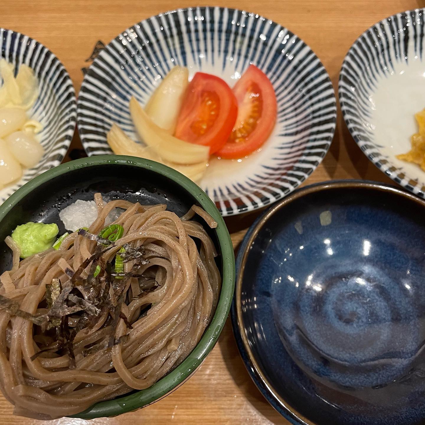 🍣

오랜만에 전 직장 근처에서 밥 먹기.

최근 서로 바빠진 탓에 데이트도 잘 못했는데 
맛있는 음식을 함께 먹으니 데이트 느낌도 물씬~😍

언제 먹어도 맛있는 초밥, 굳 👍

.
.
.
#서울 #신논현 #상무초밥 #냉모밀 #데이트 #기분 #좋음