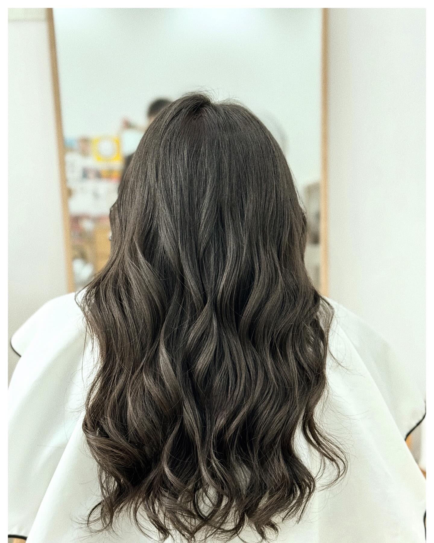 .
어떤날에도 다 어울리는 웨이브 🌊
.
지금 개인 사정으로 인해 평일은 오전 7시
주말/공휴일만 예액중임에도 불구하고 문의주셔서 감사합니다💕
.
주말 예약은 미리 연락주세요 !
.
12월 23일 토요일 오전 7시 오후 1시 예약 가능
12월 30일 토요일 오전 11시 오후 12:30분 예약 가능
.
.
#동탄헤어메이크업 
#동탄메이크업
#반송동메이크업
#병점메이크업
