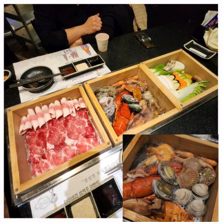 .
오랜만에 만나는 친구와 
둘이서 야채와 고기 해산물을 
골고루 먹을수 있는 🍤🦪
남천동 길세이로무시에 갔답니다. 
ㆍ
편백찜이라 찌는데 
15분쯤 걸립니다. 
기본 반찬 세팅이 
너무 잘나오더라고요. 
뜨끈하고 매콤한 홍합탕, 활어회, 
새우튀김등 왜케 잘나오는지 
둘이서 먹기에는 양이 좀 많았지만 
클리어 했는건 좀 부끄럽네요.🍲
우리는 자숙랍스터 세트메뉴로 주문했어요. 
👉세트메뉴 할인이벤트중이랍니다. 
점심이라 부담없이 많이 먹었지만 
편백나무에 찌는거라 건강식이랍니다. 
해산물은 먹기 좋게 다 손질해서 주고 
직원분이 먹는 방법을 설명해주고 
먹기좋게 한쌈 주십니다. 
ㆍ
개별룸으로 되어 있어서 
눈치 안보고 맘껏 수다 떨었네요. 
👉주차는 대림,남천주차장 1시간무료^^ 👍👍👍
.
#남천역맛집#남천동맛집#부산남천동맛집#남천동편백찜#남천편백집#남천동점심#남천동데이트#남천동저녁#부산맛집#수영구맛집#남천동회식#남천동핫플#남천역핫플#수영구핫플#길세이로무시