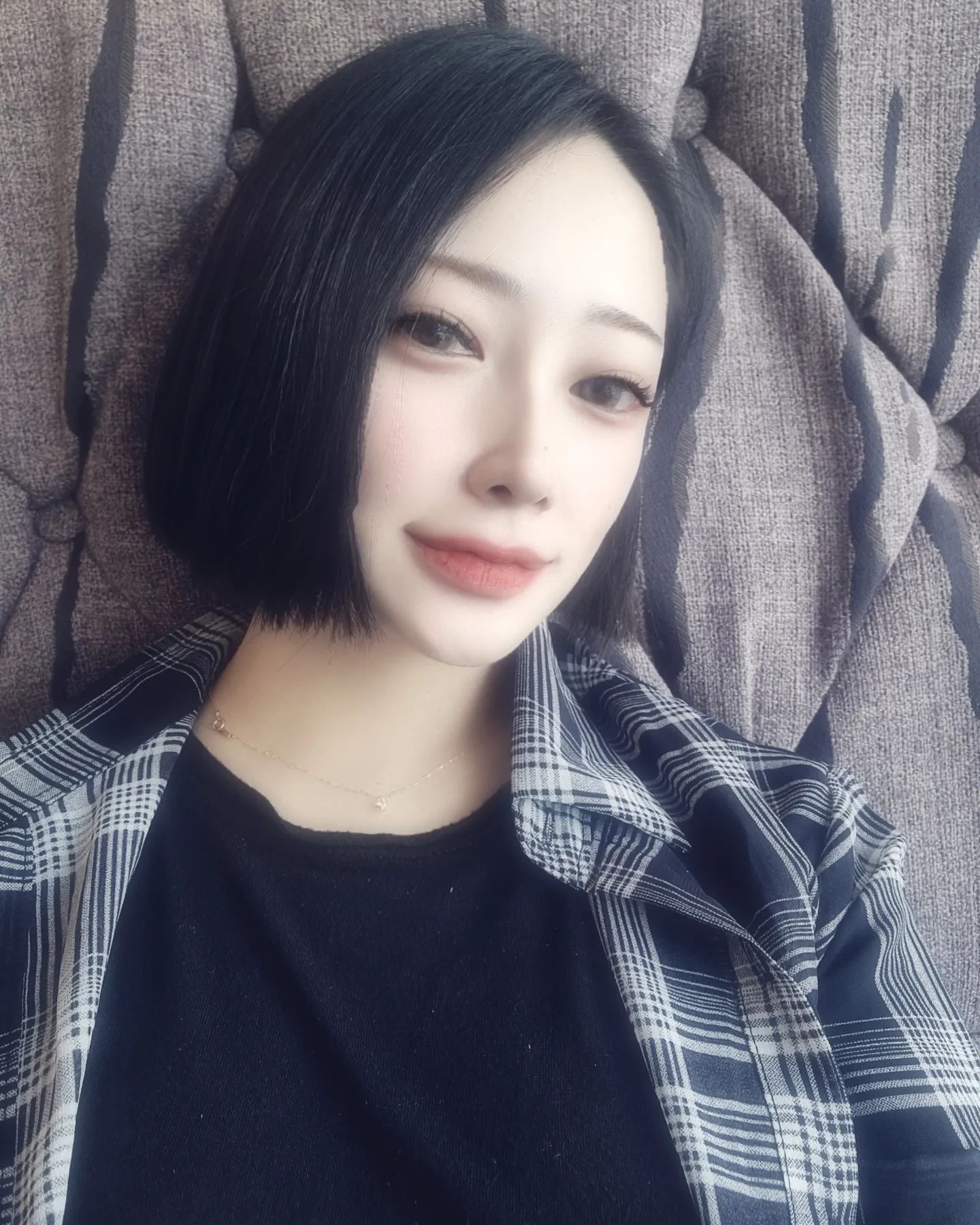 랜만에 머리짜름😮‍💨

#해시태그귀찮  #단발  #칼단발  #부천 #베스코