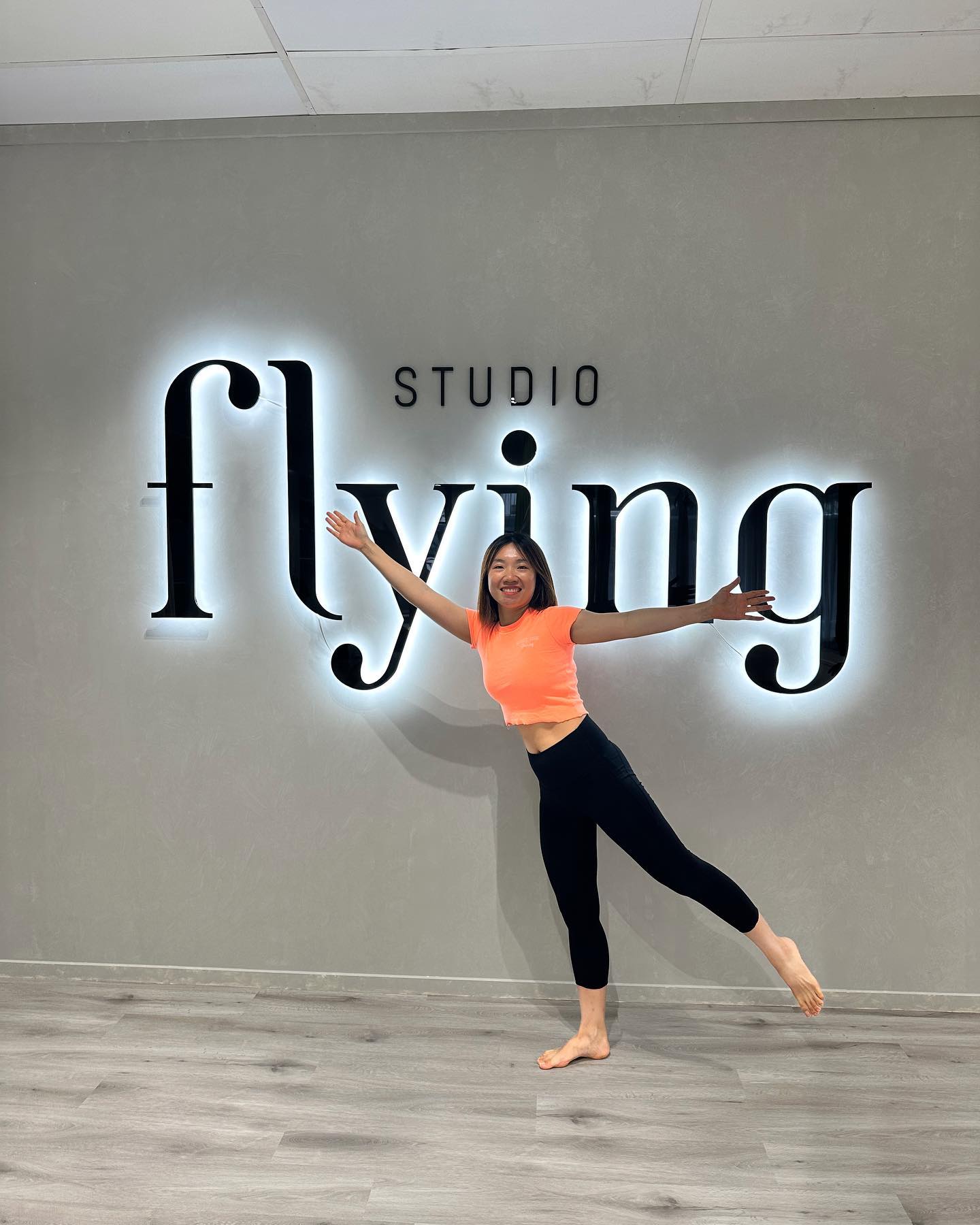 Flying Studio In Auckland!

뉴질랜드에서 플라잉요가를 할 수 있어서 좋았던 날😍 총 4일간 레슨이 나에겐 단비였따💖

버스정류장 바로 맞은편이라 편하고, 스튜디오가 넘 깔끔 그자체👐🏻 관리도 엄청 깨끗하게되어 있었고, 사진 찍을 맛이 나는 스튜디오!

수업 날마다 사진찍어서 구글 드라이브로 전송도 해주셔서, 날마다 가고 싶은 곳👍🏻💖

선생님들도 초중반에 맞춘 티칭이라서 넘 좋고, 영어로 설명도 너무 잘해주셨다!

#플린이 분들 중 뉴질랜드 오클랜드서 운동하실 분은 여기 추천👍🏻 받은거 없는 #내돈내산 

그리고 여기 주변에 #해변이랑 #먹자골목 이 있어서 끝나고 밥먹기도 좋은 곳!!

flyingstudionz

#일상소통 #운동하는스텔라 #운동소통 #운동하는여자 #오운완 #운동소통 #운동맞팔환영 #운동소통맞팔 #오운완 #운스타그램 #그로커 #그로커챌린지 #flyingyoga #onedayclass #flying #aerialyoga #exercisemotivation #motivation #exerciseroutine #traveling