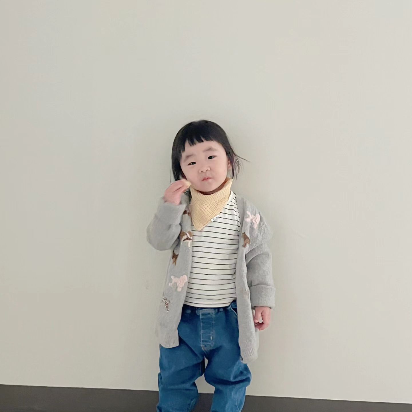 요즘느낌 유아청바지 찾는다면 #협찬
ෆ @오즈키즈 예쁜핏편한핏 배기청바지

스타일리시하게 입히고 싶다
요즘느낌으로 유아코디 하고싶다
하지만 기본템이면 좋겠다

항상 생각하던 3가지에 꼭 들어맞는 아이템
오즈키즈 배기핏 유아청바지

낙낙한 핏으로 아기도 편안하게 입을 수 있고
놀이할 때도 자유자재로 몸을 쓸 수 있어 좋아
그래서 그런지 입혀두면 그날의 컨디션은 최고!

동글동글 귀여운 핏감으로 마무리 되다보니
뒷모습도 귀엽고 앞모습도 귀엽고
고슴도치맘으로 변신 가능~~ 

#유아청바지 #유아데님 #유아배기데님 #유아배기청바지 #동글동글핏 #귀여운기본템 #사계절내내입자 #넉넉한사이즈라더좋아