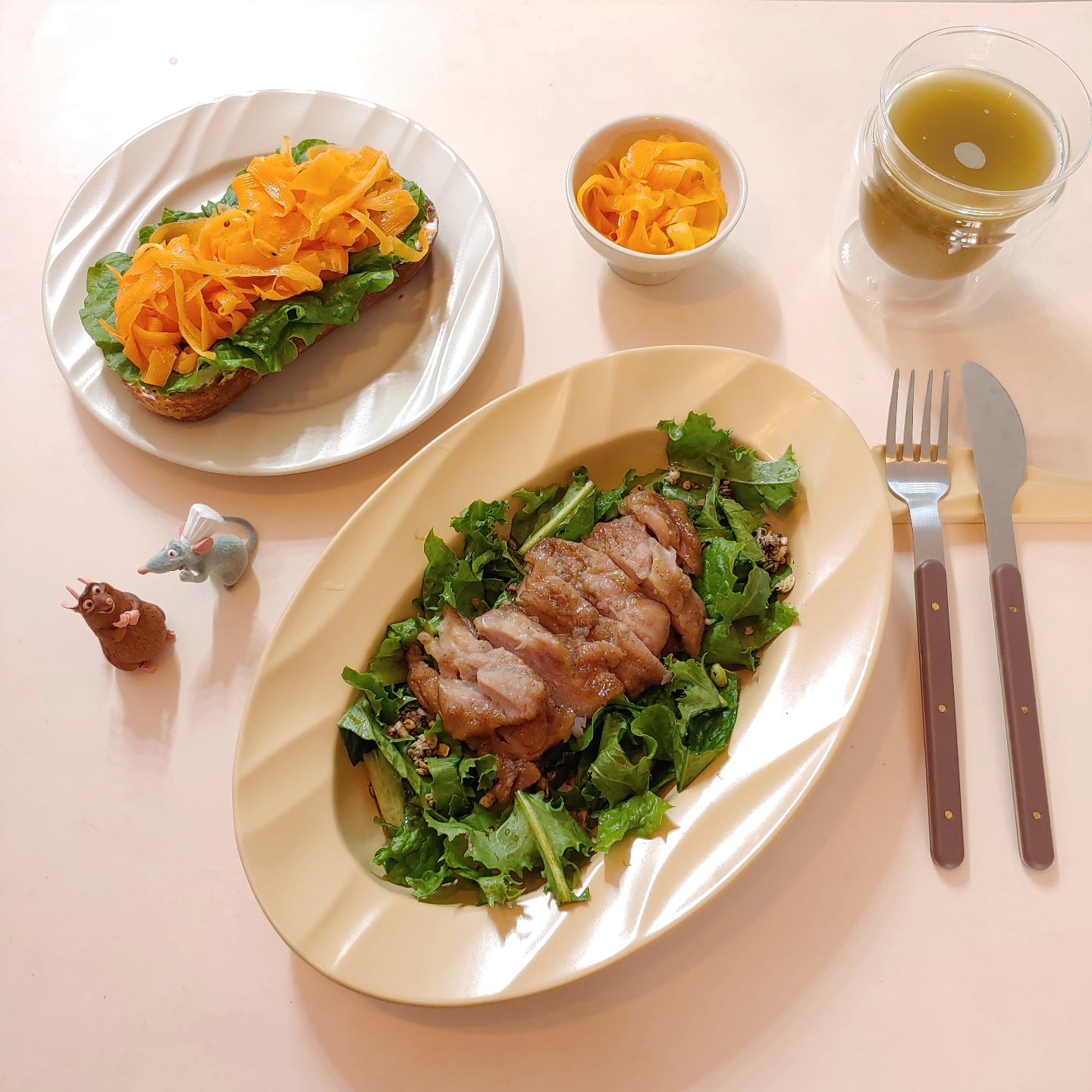 #협찬

#뺀닭 #닭다리살 활용한 #식단관리

퍽퍽한 닭가슴살 보다 훨씬 식감 좋아 더 맛있는 닭다리살🍗
뺀닭의 닭다리살은 껍질을 하나하나 제거해 
칼로리는 DOWN, 단백질은 UP💪

24시간 콜드 에이징 숙성 공법으로 쫄깃쫄깃한 식감은 물론,
오리지널, 양념치킨, 간장찜닭, 직화제육, 청양마요 등
다양한 맛으로 골라먹는 재미까지!

샐러드 위 메인 토핑으로, 밥 반찬으로, 운동 후 단백질쉐이크와!
닭다리살 활용한 다양한 식단으로 단백질 섭취 추천해요🙌

𝓣𝓱𝓪𝓷𝓴𝓼 𝓽𝓸 bbaendak_coach 

#닭가슴살 # 닭가슴살대용 #다이어트 #다이어터 #다이어트식단 #식단기록 #눈바디 #헬스 #보디빌더 #유지어터 #바프식단 #오운완