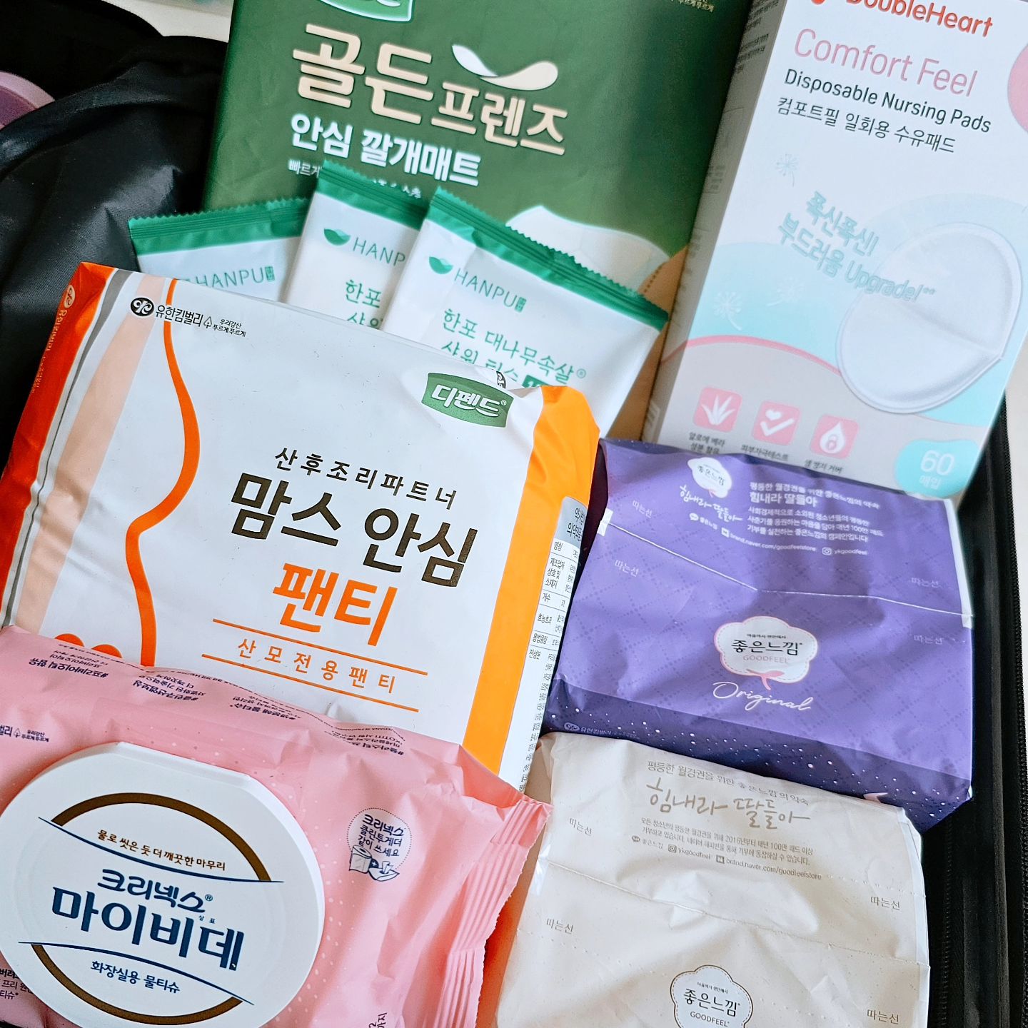 #협찬 #엄빠의가방 #출산가방올인원패키지
umppabag.kr 
⠀
⠀

국내 유일 예비 엄빠를 위해 국민 출산템들을 한 곳에 모은 출산용품 전문점 엄빠의가방👩‍❤️‍👨🎒
 
⠀
출산가방 올인원패키지는 출산 시 바로 챙겨가기만 해도 될 정도로 구성되어있는데
⠀
▪️ 디펜드 맘스안심팬티 8매 1팩
▪️ 디펜드 골든프렌즈 안심깔개매트 10매 1팩
▪️ 좋은느낌 슈퍼롱 오버나이트 8매
▪️ 좋은느낌 유기농 순면 생리대 중형 14매
▪️ 더블하트 컴포트필 수유패드 60매 1박스
▪️ 크리넥스 마이비데 1팩
▪️ 한포 대나무속살 샤워티슈 1매 3개
⠀
총 7가지의 산모용 위생 용품이 들어있고, 이 외에도 10여가지의 출산용품을 필요에 따라 추가할 수 있다는것!
⠀
⠀
필요한 것들을 원하는만큼 배송비 중복 없이 알뜰하게 구입가능하기때문에 시간에 쫓겨 출산준비를 못한 워킹맘도, 아이를 돌보느라 정신 없는 경산맘도, 무엇을 준비해야할지 몰라 막막한 초산맘에게도 참 좋은 패키지🫶
⠀
⠀
출산을 앞둔 아내를 위해 남편이 준비하면 "우리 남편 센스 무엇?!" 이라며 놀라는 아내의 모습을 볼 수 있을듯!
⠀
⠀
⠀
나의 경우도 이제 출산이 두어달정도 남은 상태인데 아직 나를 위한 준비는 제대로 해두지않아 언제 해야하나 싶었다가 이렇게 올인원패키지를 만나니 고민 한방에 해결!🤭👍
⠀
⠀
출산을 앞둔 예비맘 친구나 가족에게도 선물하기 좋은 구성이라 임신, 출산선물 고민이었다면 엄빠의가방에서👌
⠀
⠀
개인적인 의견이지만 내가 받아본 7가지 구성의 패키지에 간단한 속옷, 세면도구, 텀블러 정도만 챙겨가면 병원입원 가방 싸두는건 문제도 아닐듯!☺️
⠀
⠀

⠀⠀⠀
⠀
⠀

⠀⠀
#출산가방 #출산준비물 #출산준비 #자연분만 #제왕절개 #출산입원준비물 #조리원준비물 #예비맘 #임산부 #임신스타그램 #임산부그램 #출산선물