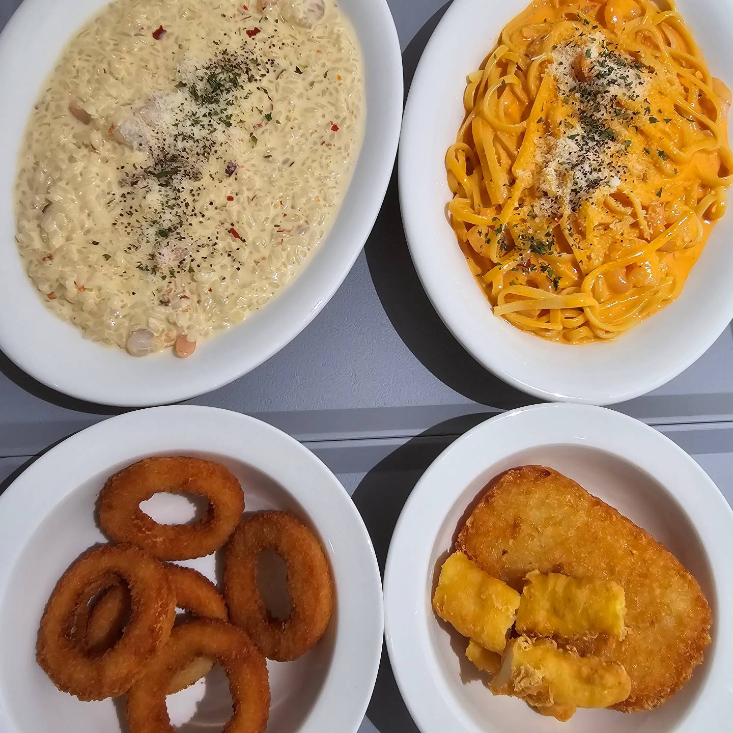 로봇이 음식을 만드는 곳
지구의 다양한 먹거리를 맛있게
제공하는 푸드편집샵 지구테이블
치킨과 피자, 떡볶이와 튀김, 파스타와 리조또를
모두 한큐에 해결할 수 있는 이곳
정말 바람직한 맛집이군
여사장님이 무척이나 친절하셔서
기분좋게 식사할 수 있었던 곳
탱글한 새우가 정말 많이 들어있어서 더 좋았음♡

#지구테이블역삼점#역삼맛집#역삼점심#역삼파스타#역삼떡볶이#역삼피자#역삼역#역삼#강남#역삼데이트맛집#협찬