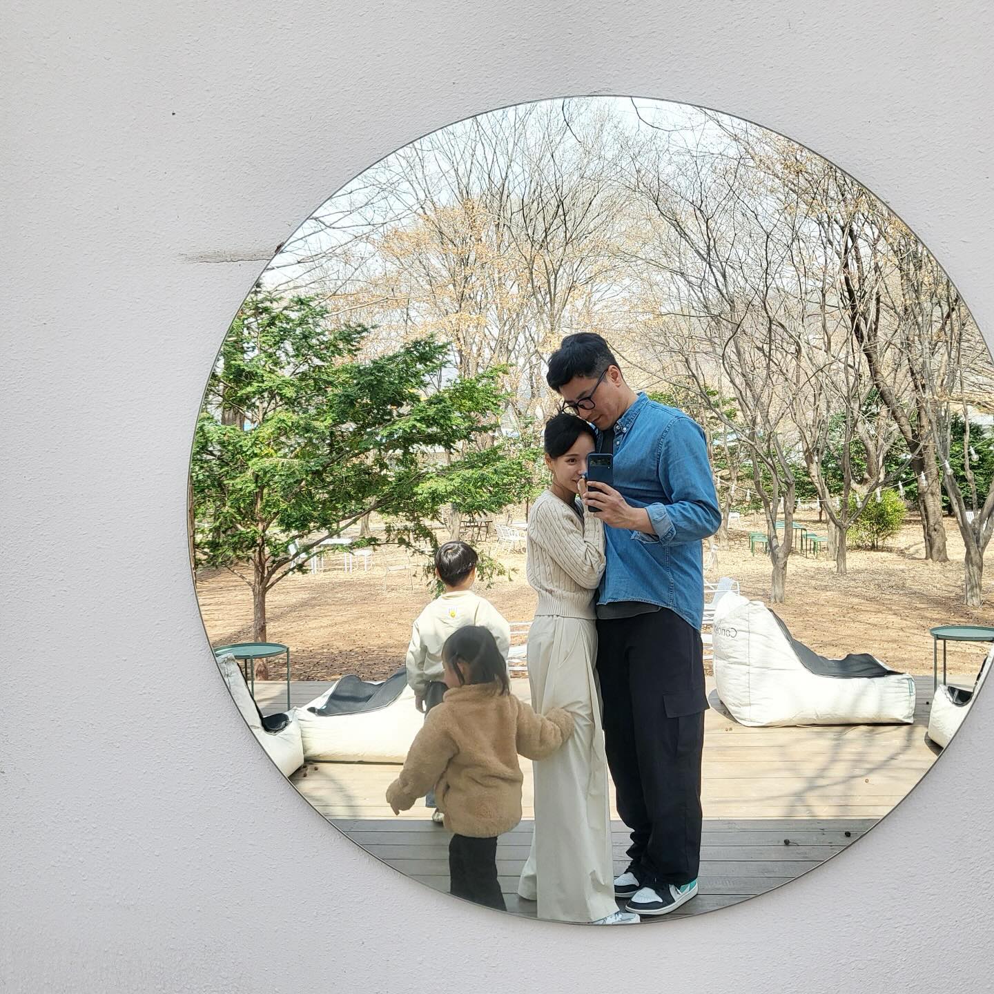 👨‍👩‍👧‍👦

나들이좋아하는 네식구
놀러다니는거 좋아하는 네식구
다음엔 어디로갈까~