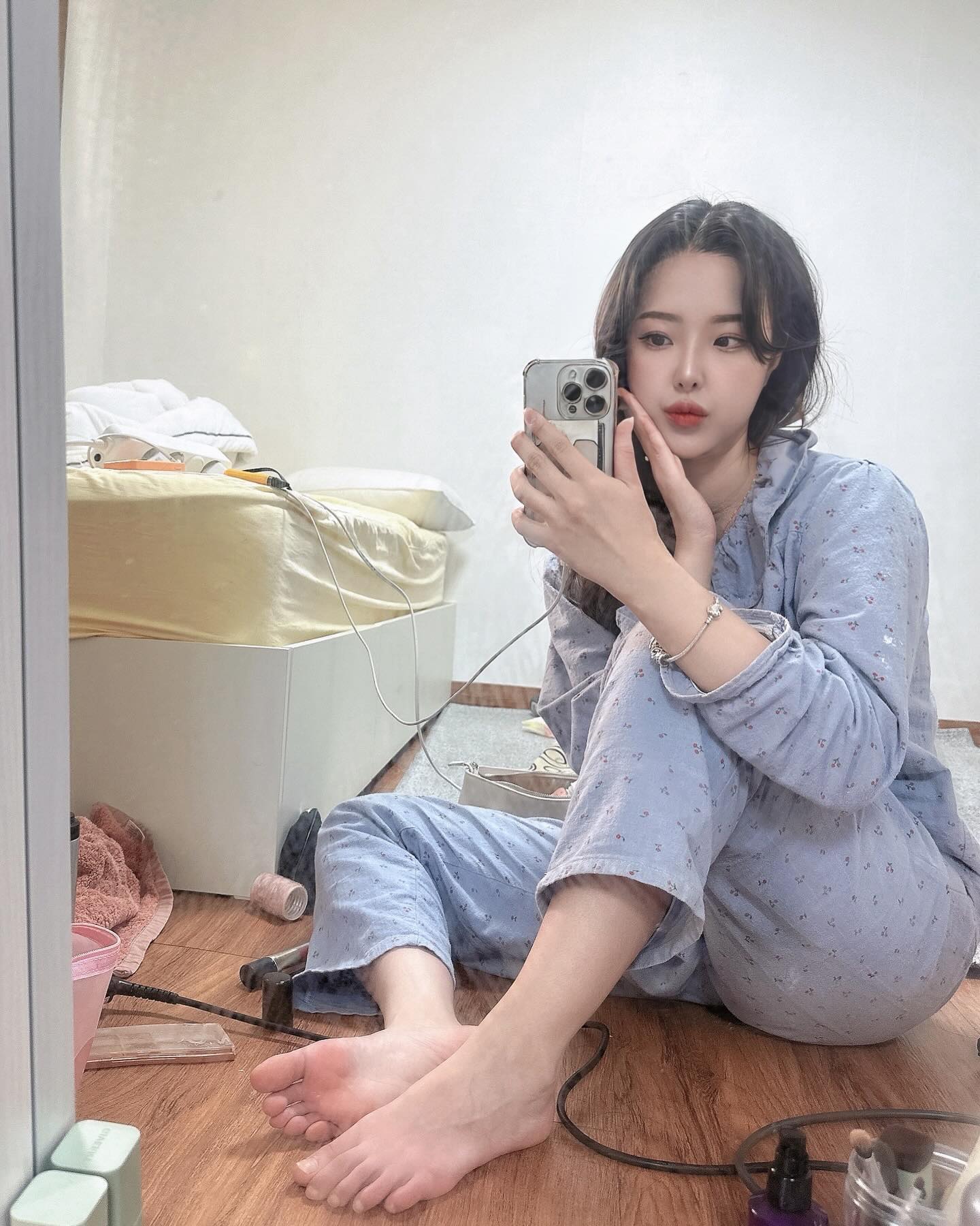 방 치울게요;;;🧹🫧