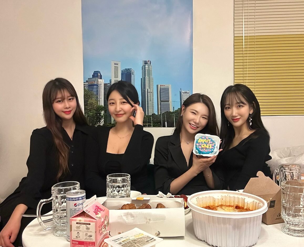 다들 점점 바쁘지만 내년엔 더 자주 보자 🖤