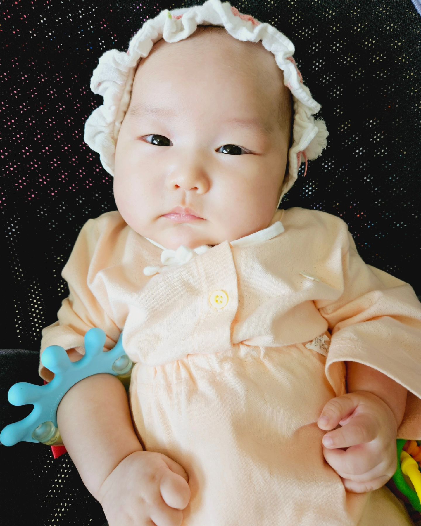 귀여워죽겠다!!
사랑스러운 둘찌딸♡
2주 뒤면 벌써 백일이래요
#바라만봐도 #사랑스러워 
#귀여운둘째 #천천히커다오❤️