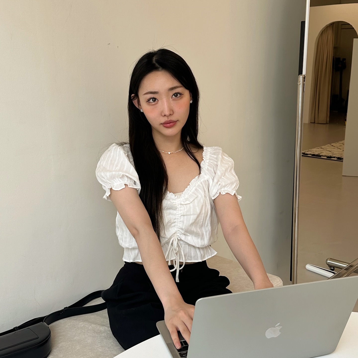 블라우스 이쁘징🫧💓
whoaukorea 
whoau_ootd