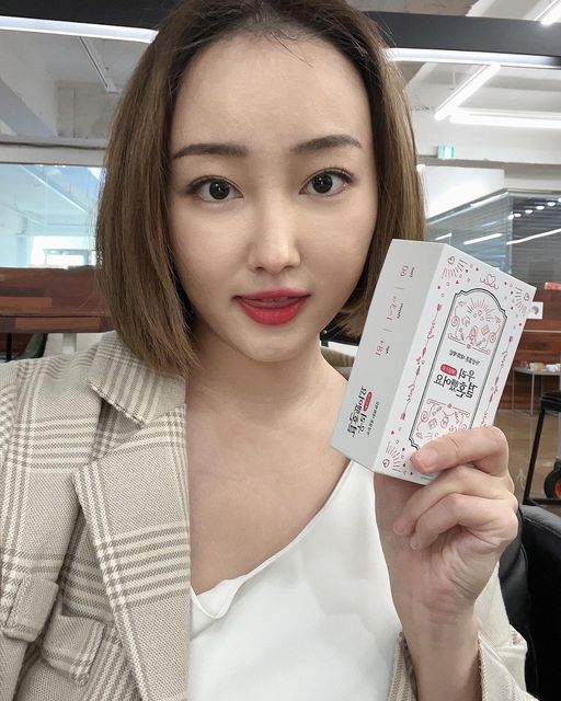 뇽찡 on Instagram: "#광고 와..진짜 예상도 못 한 협찬템을 이번에 접해보게 되었는데요 그거슨 바로 ((우리 결혼했어요 게임으로)) ((속닥)) 솔직히 비슷한 연애 카드 게임은 해본 적 있어서 큰